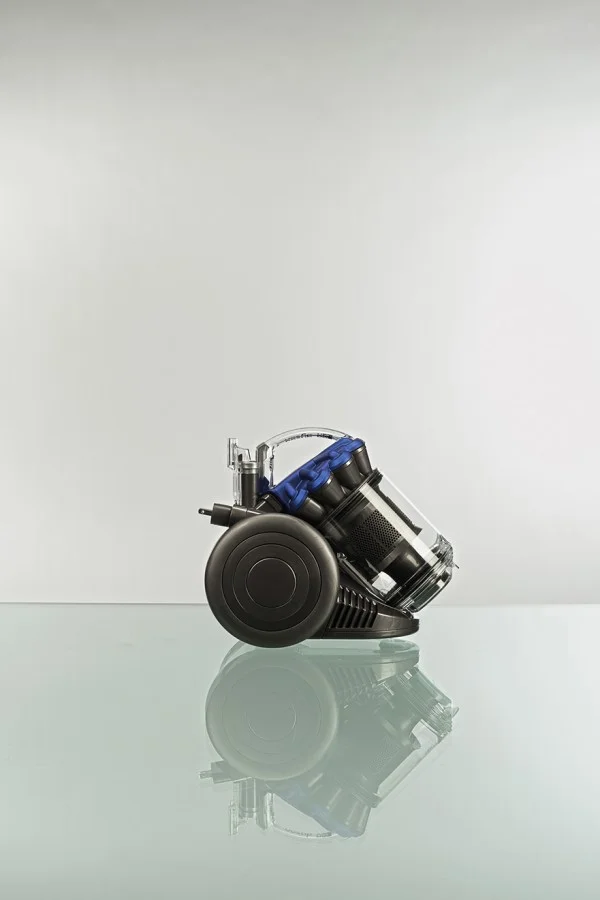 James_dyson_portrait_shadowplay_1-600x900.jpg