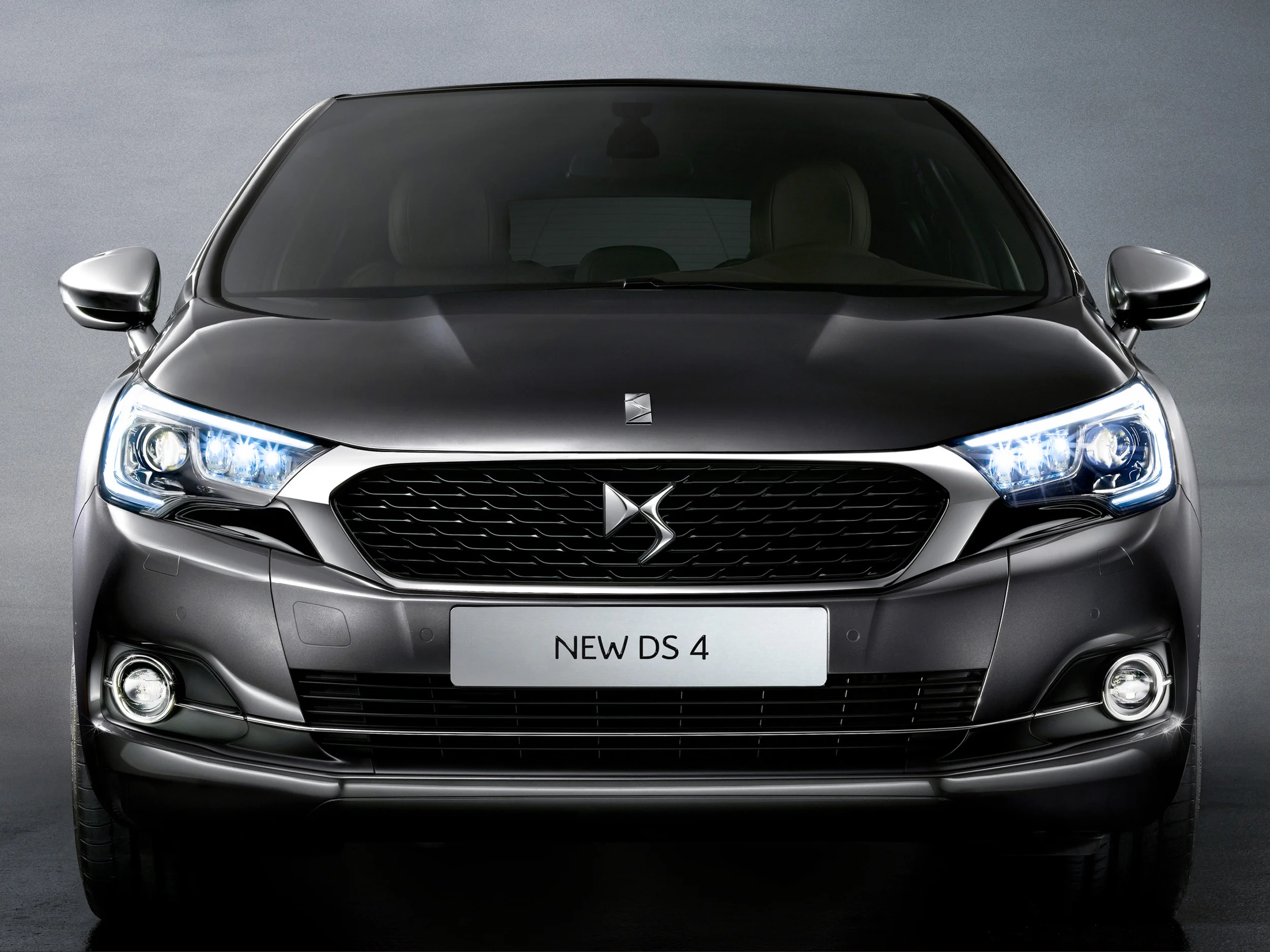 DS 4 gets a new face and a Crossback