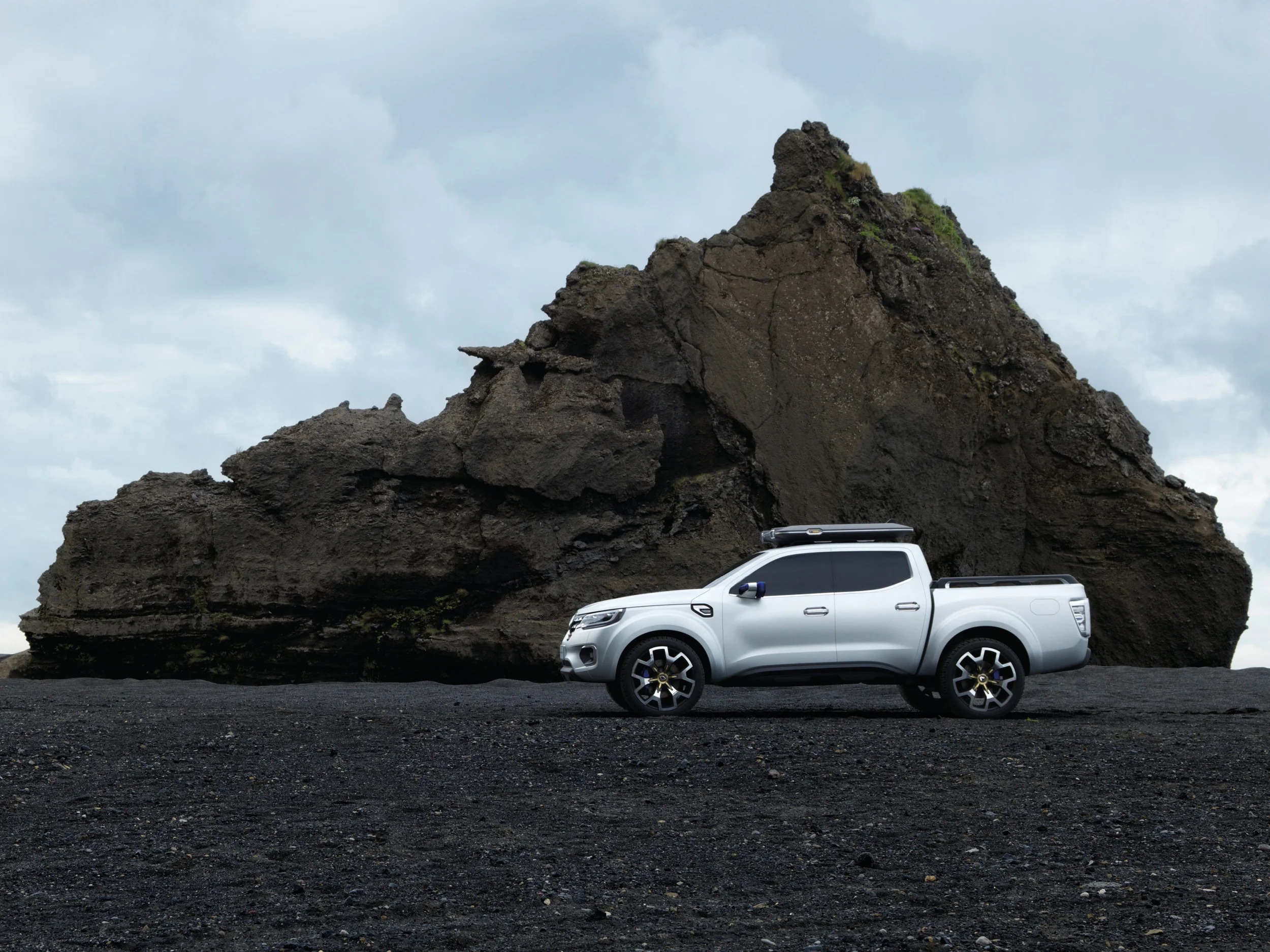 Renault unveils ALASKAN pick-up concept