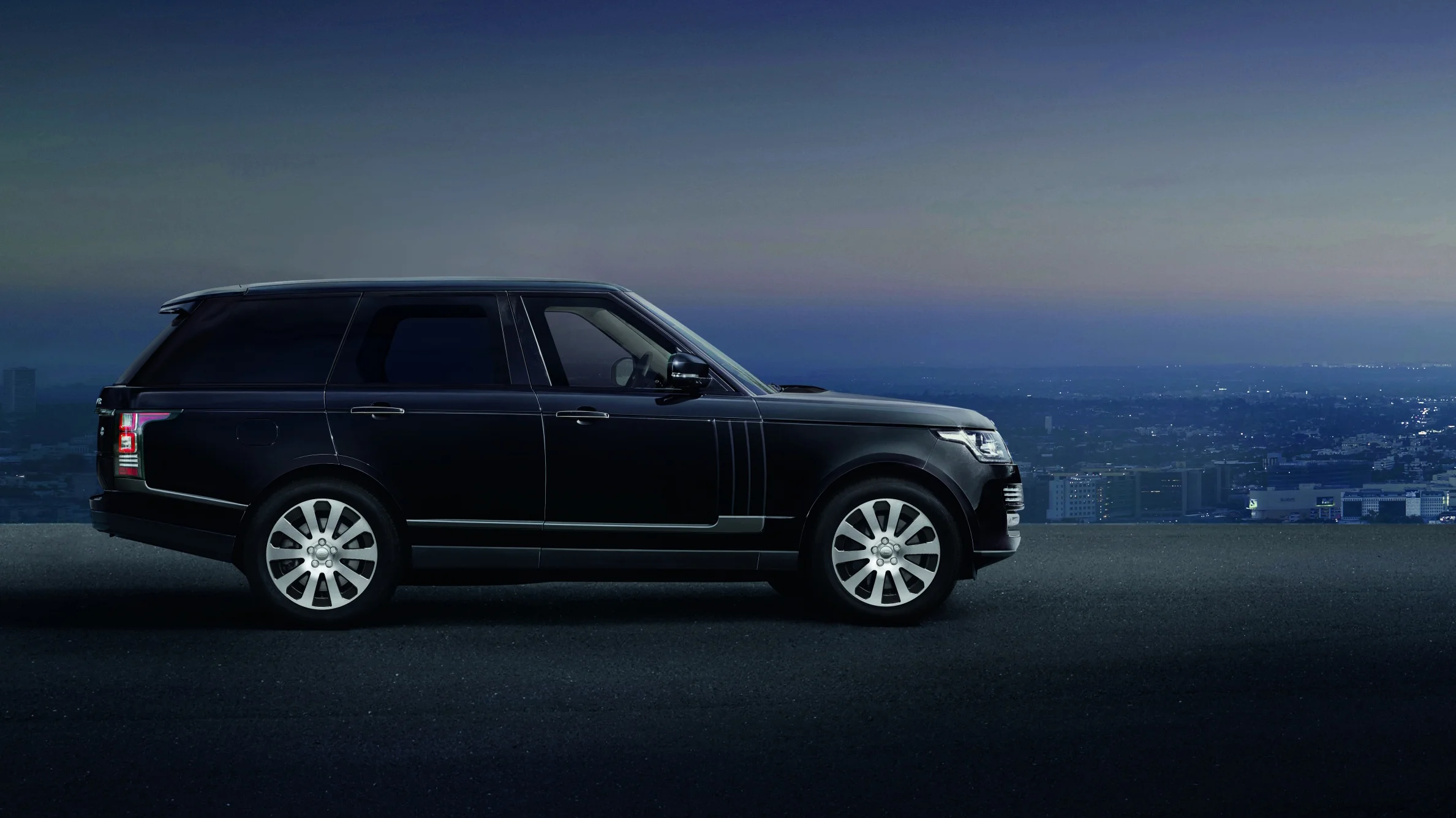 Land Rover reveals bulletproof Range Rover