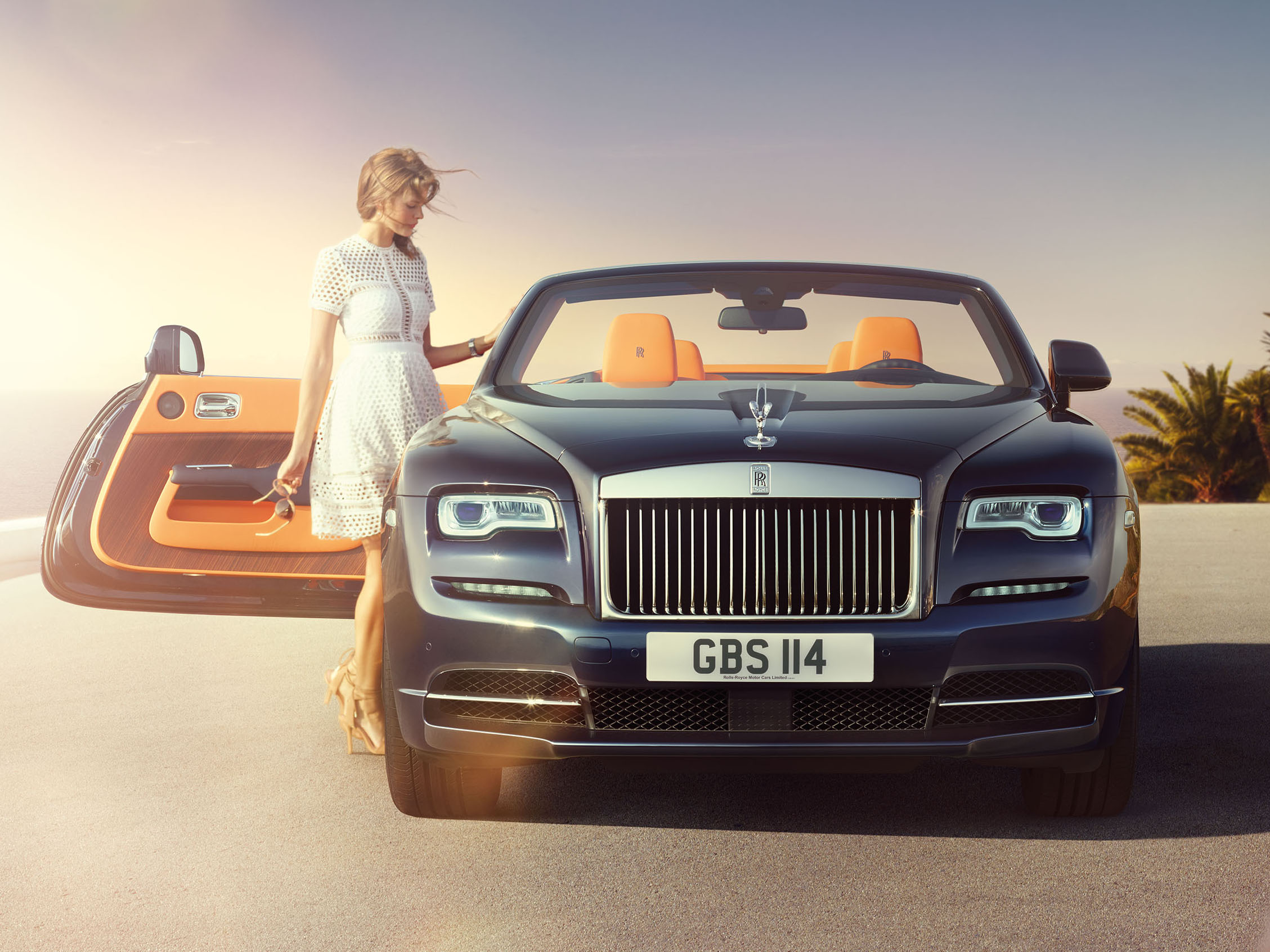 Rolls-Royce unveils new Dawn