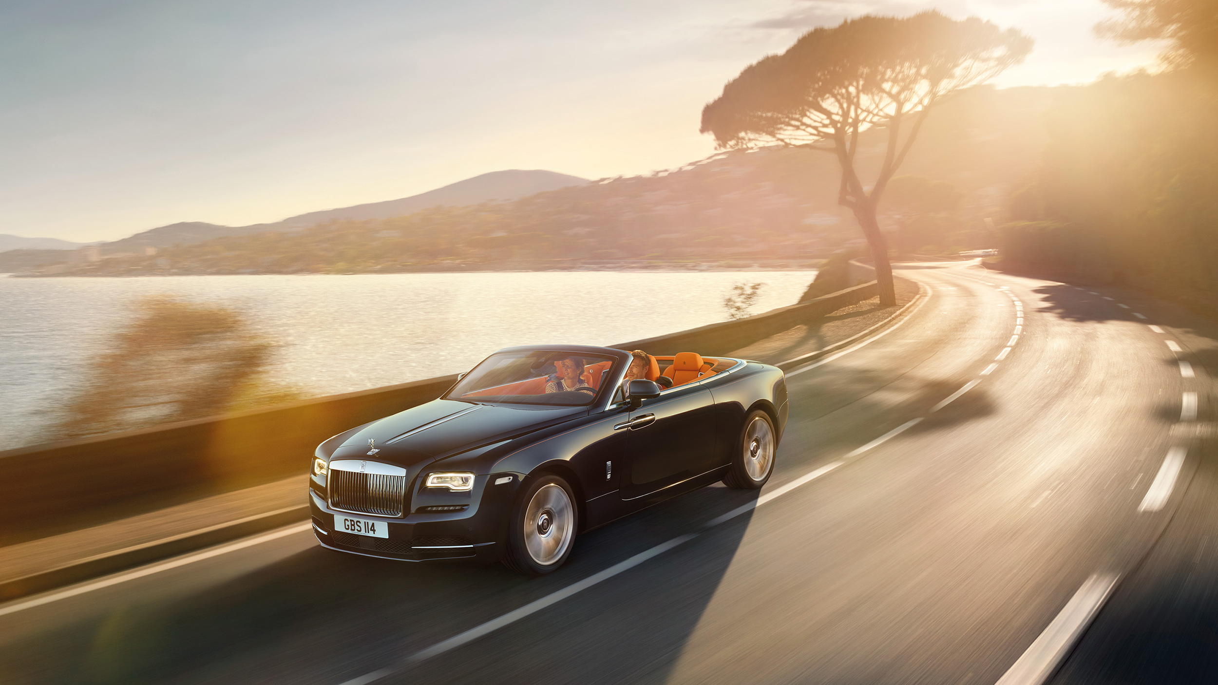 Rolls-Royce unveils new Dawn