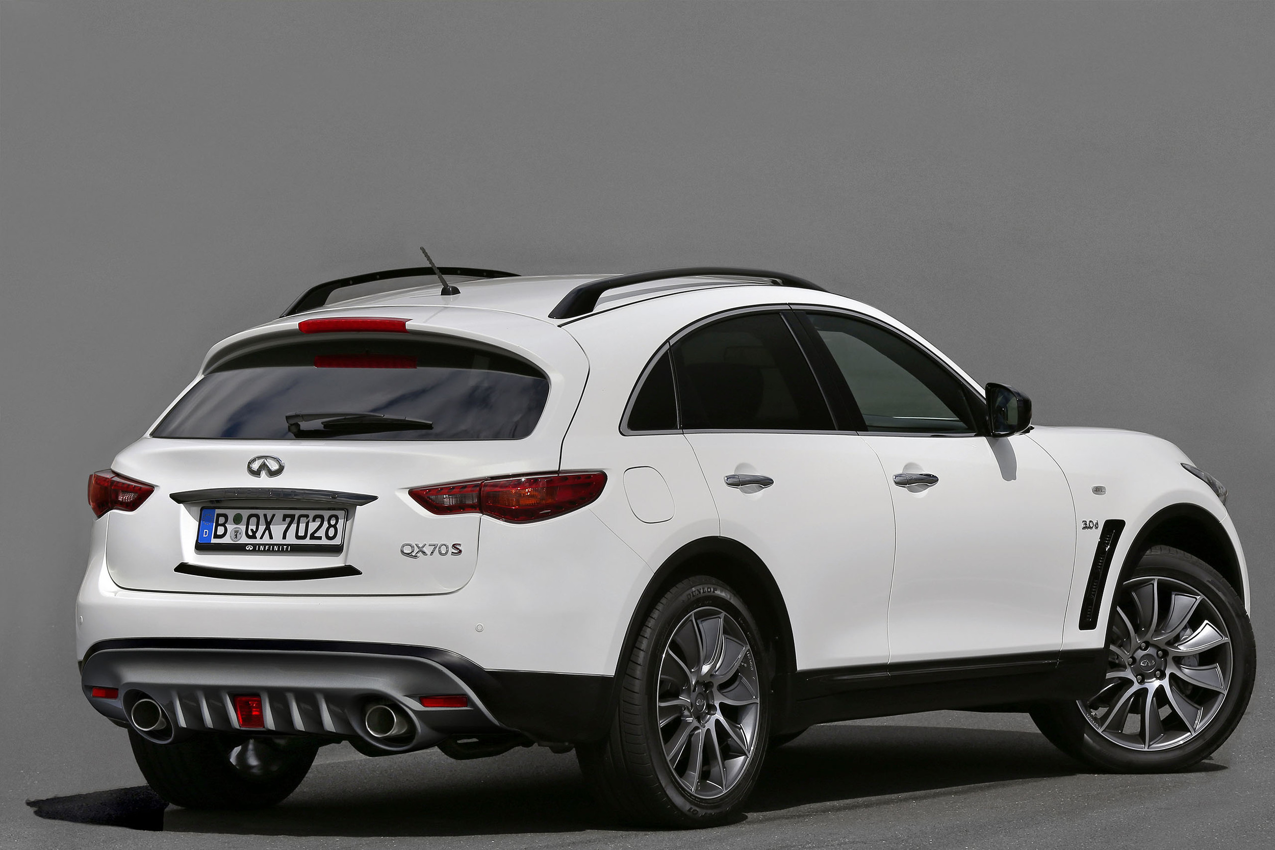 Infiniti reveals QX70 Ultimate