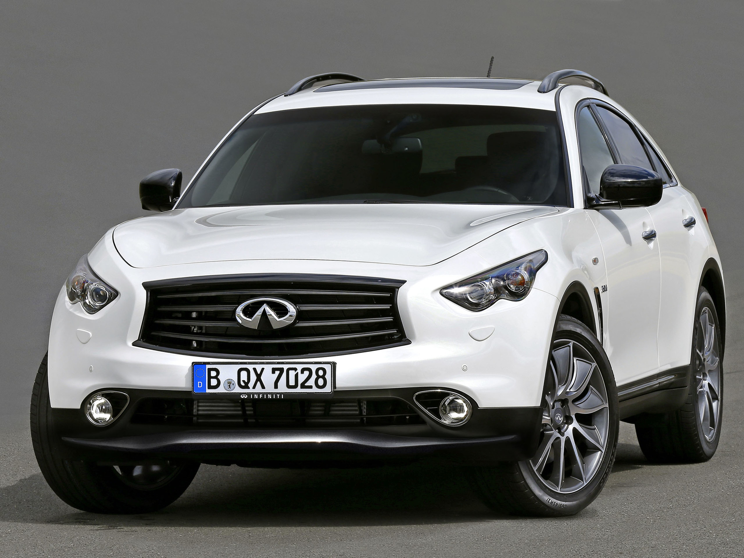 Infiniti reveals QX70 Ultimate