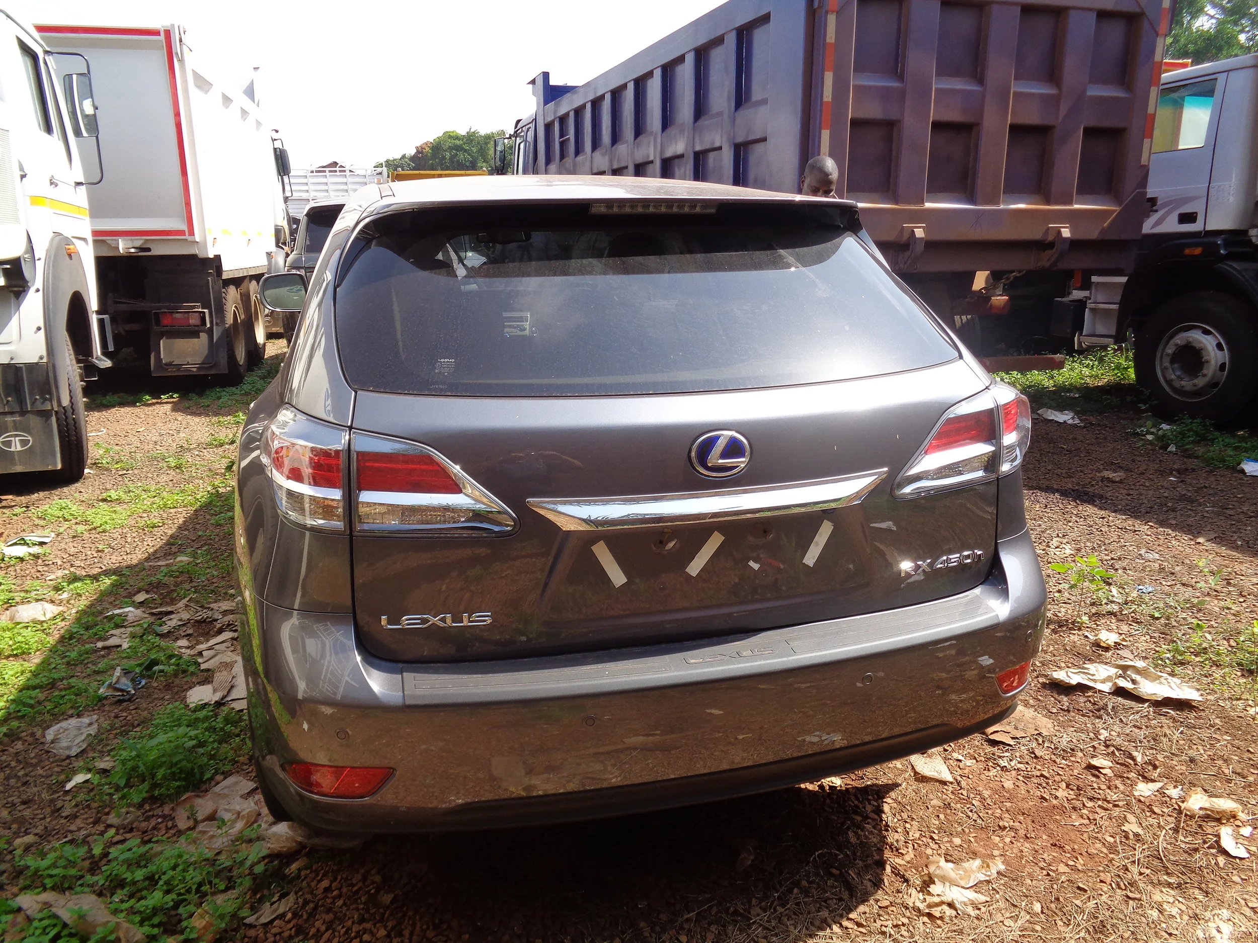 London to Uganda car-smuggling operation dismantled