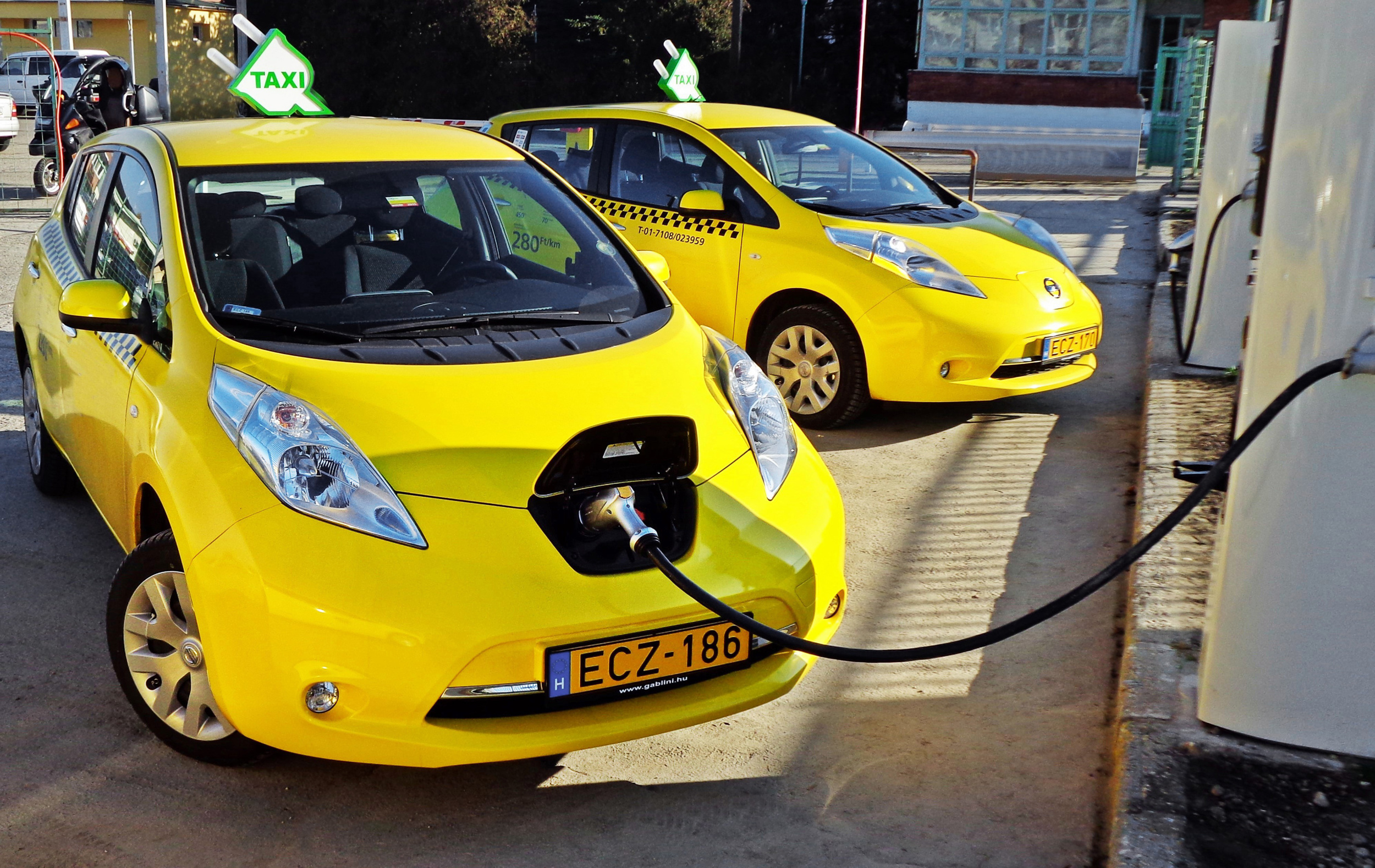 Nissan's European Taxi Tally Tops 500