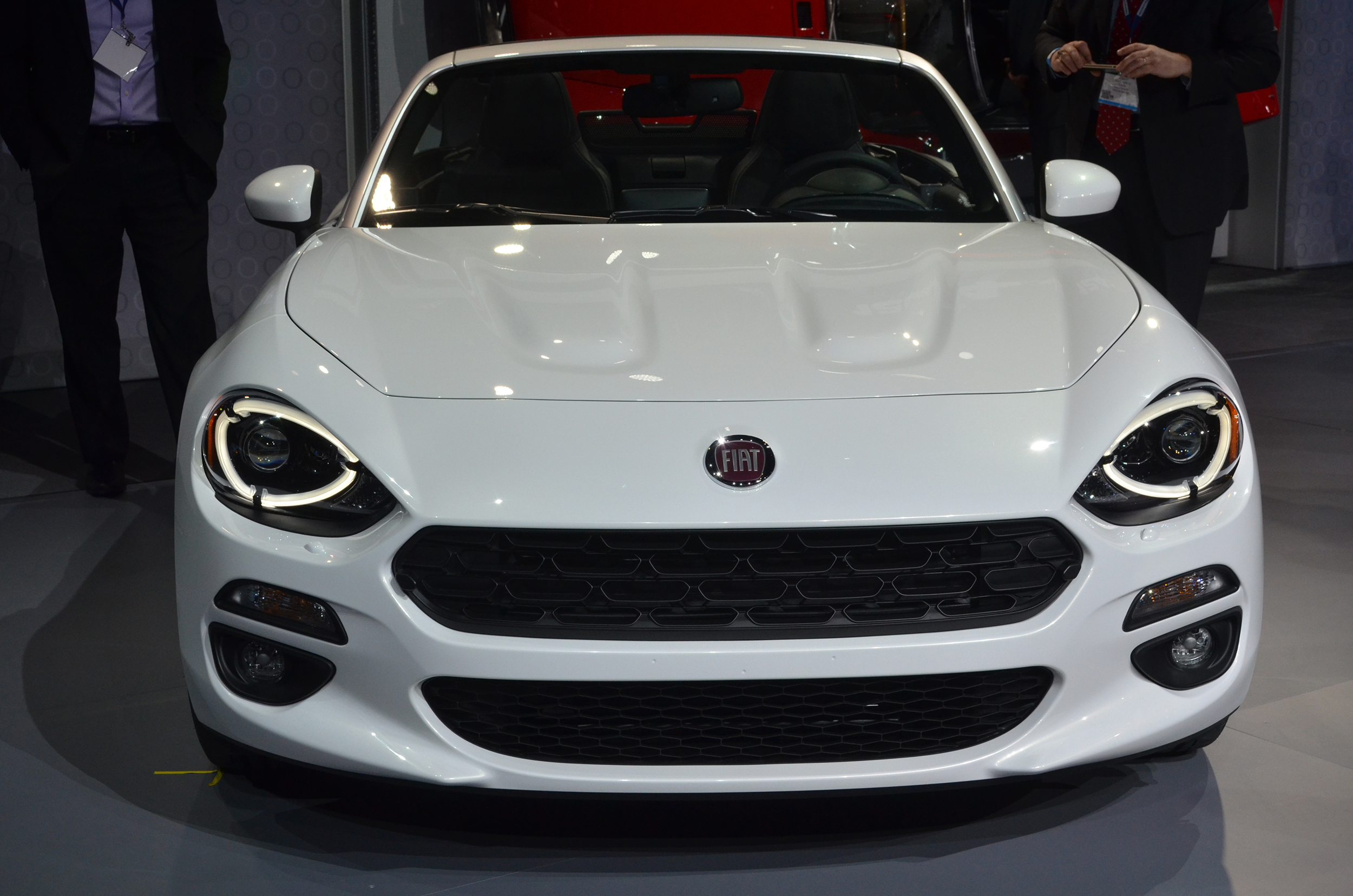 Fiat reveals new 124 Spider at Los Angels Auto Show