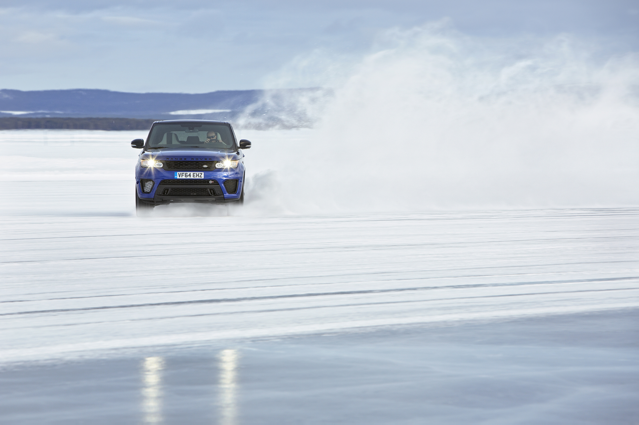 Range Rover Sport SVR tackles frozen Silverstone