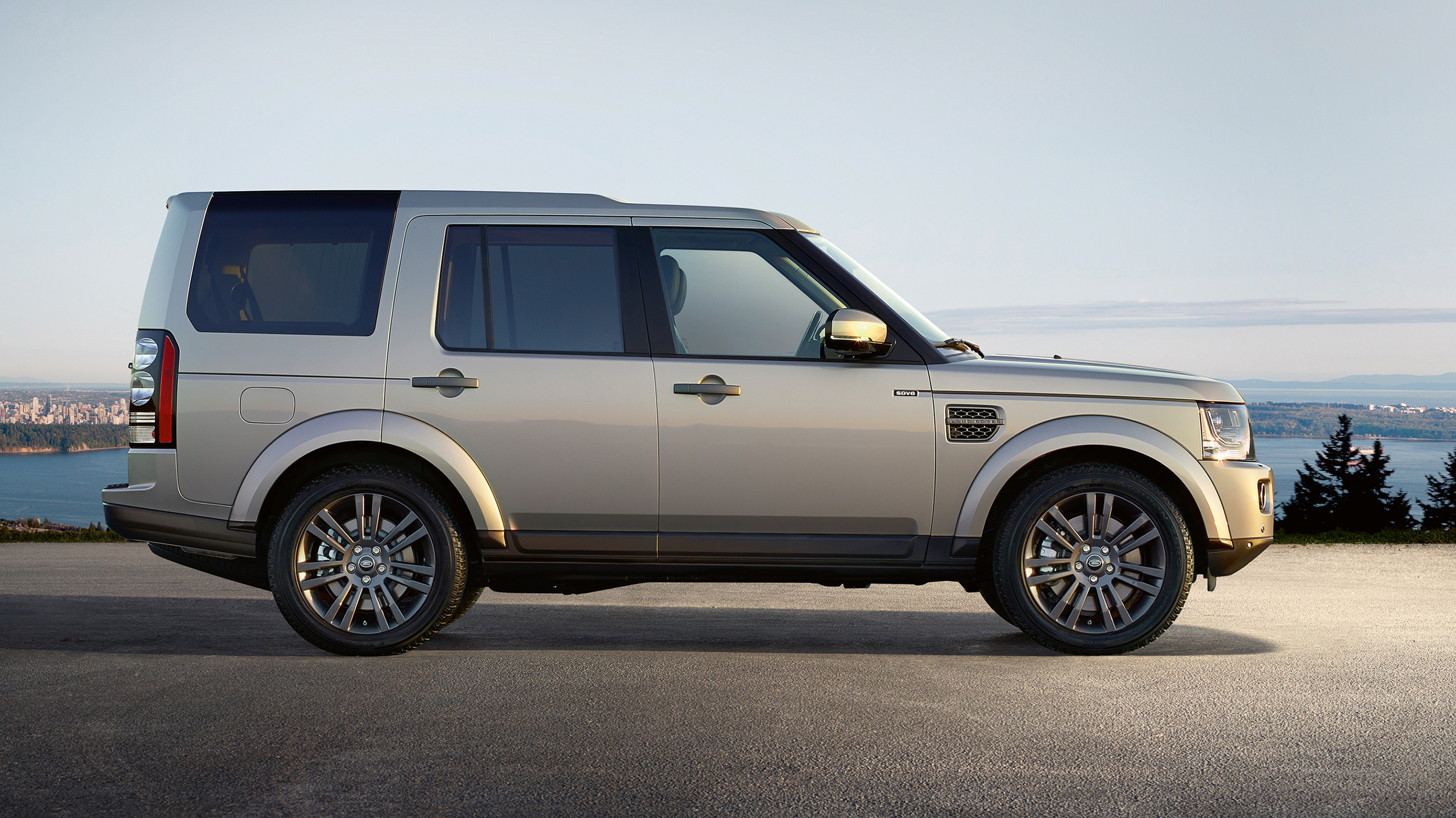 New Land Rover Discovery models revealed