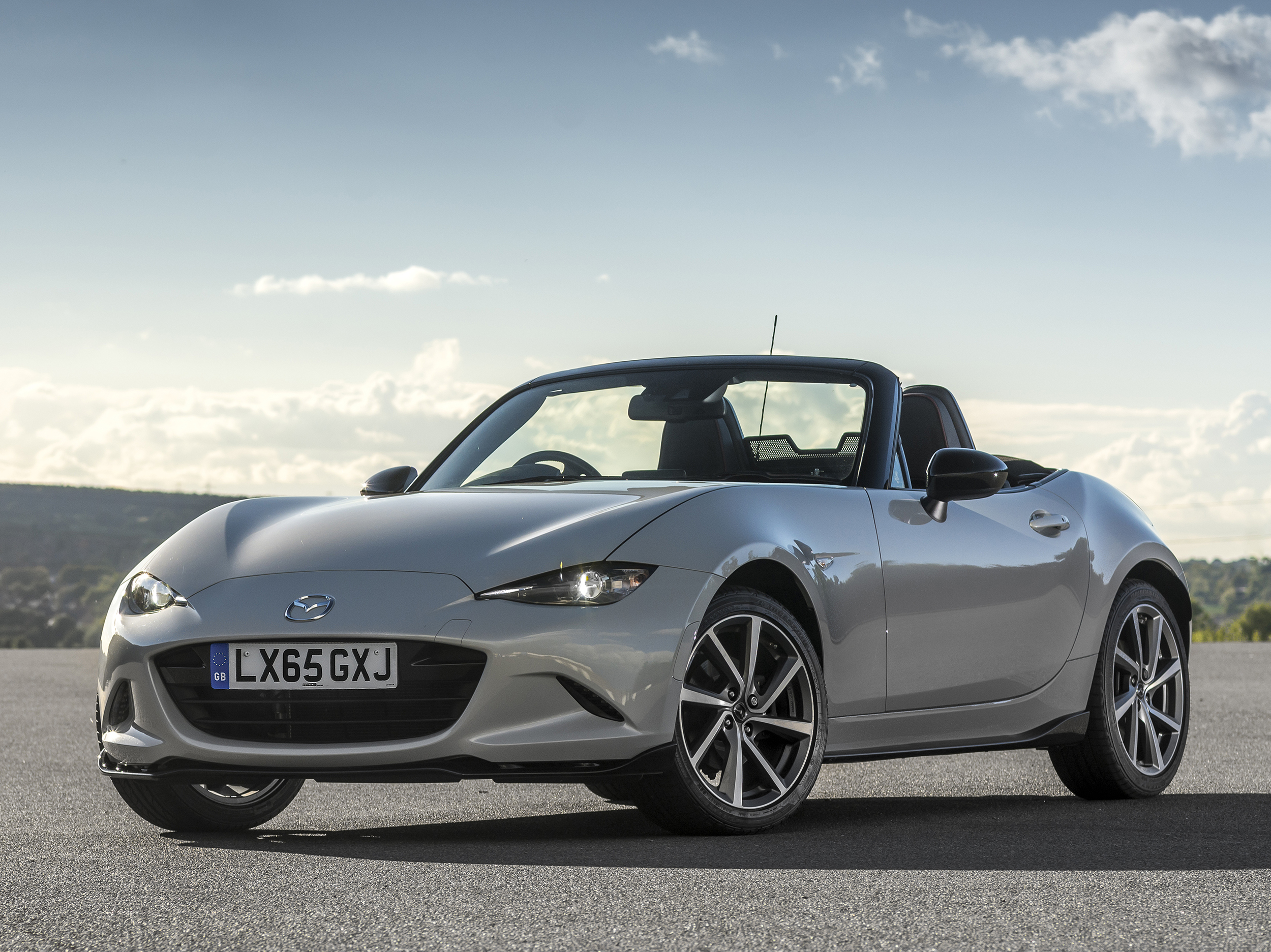 Limited Edition Mazda MX-5 Sport Recaro unveiled