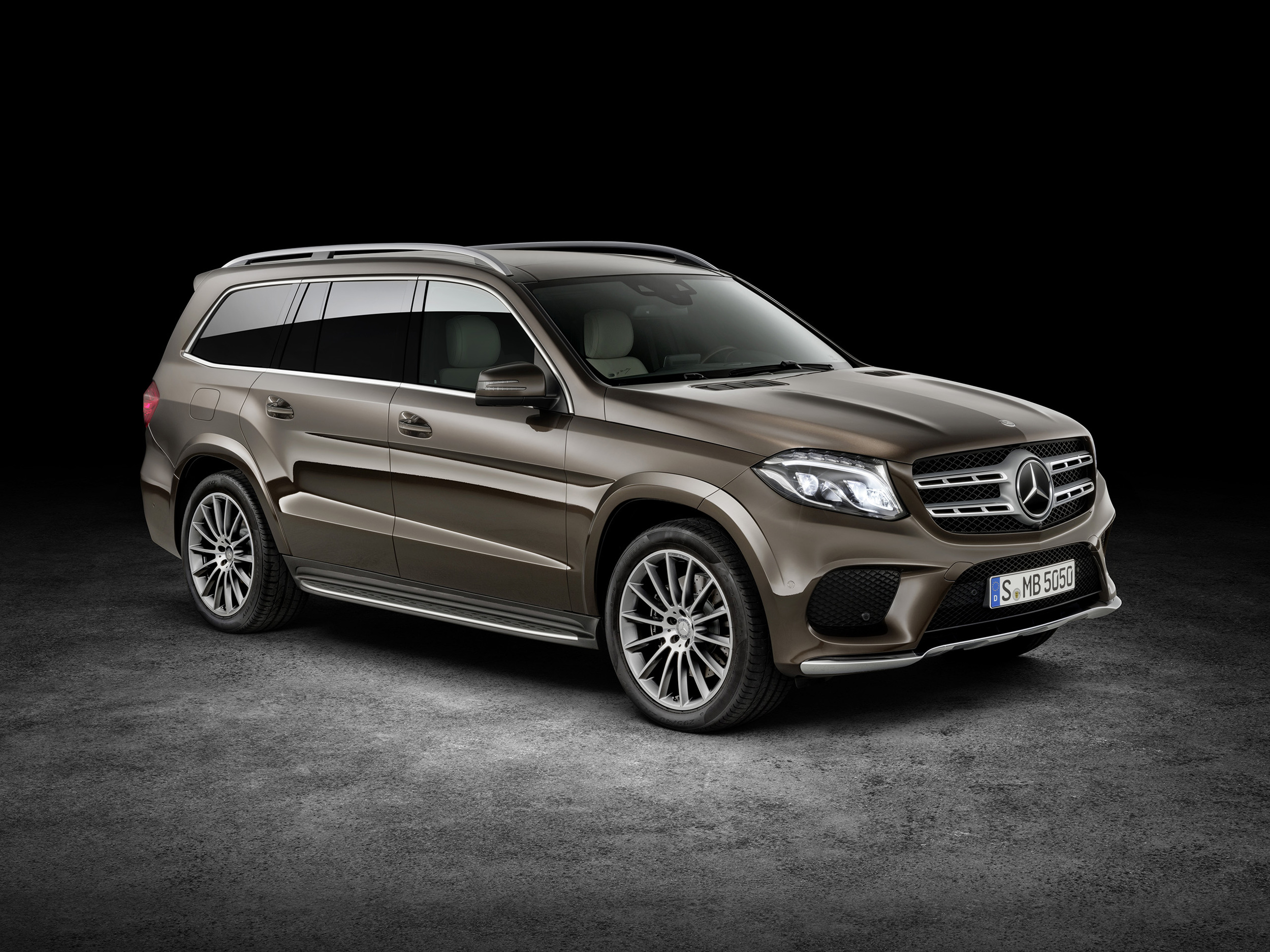 Mercedes unveils new GLS SUV