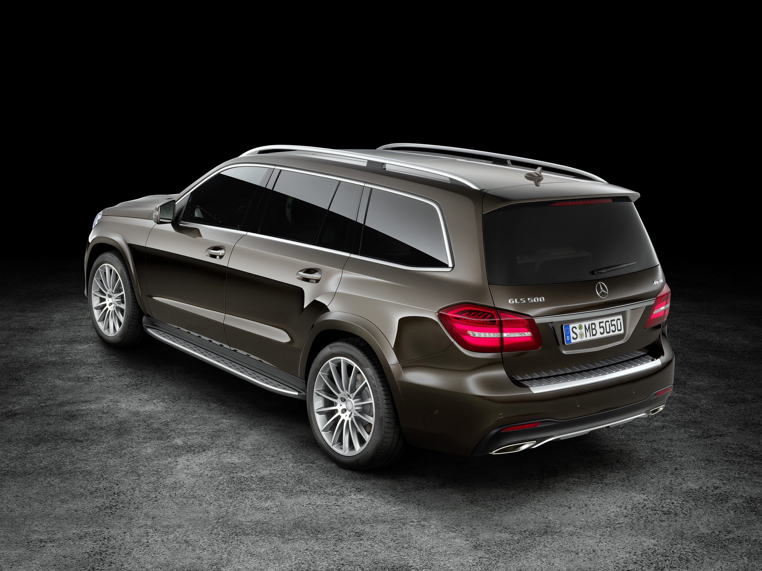 Mercedes unveils new GLS SUV