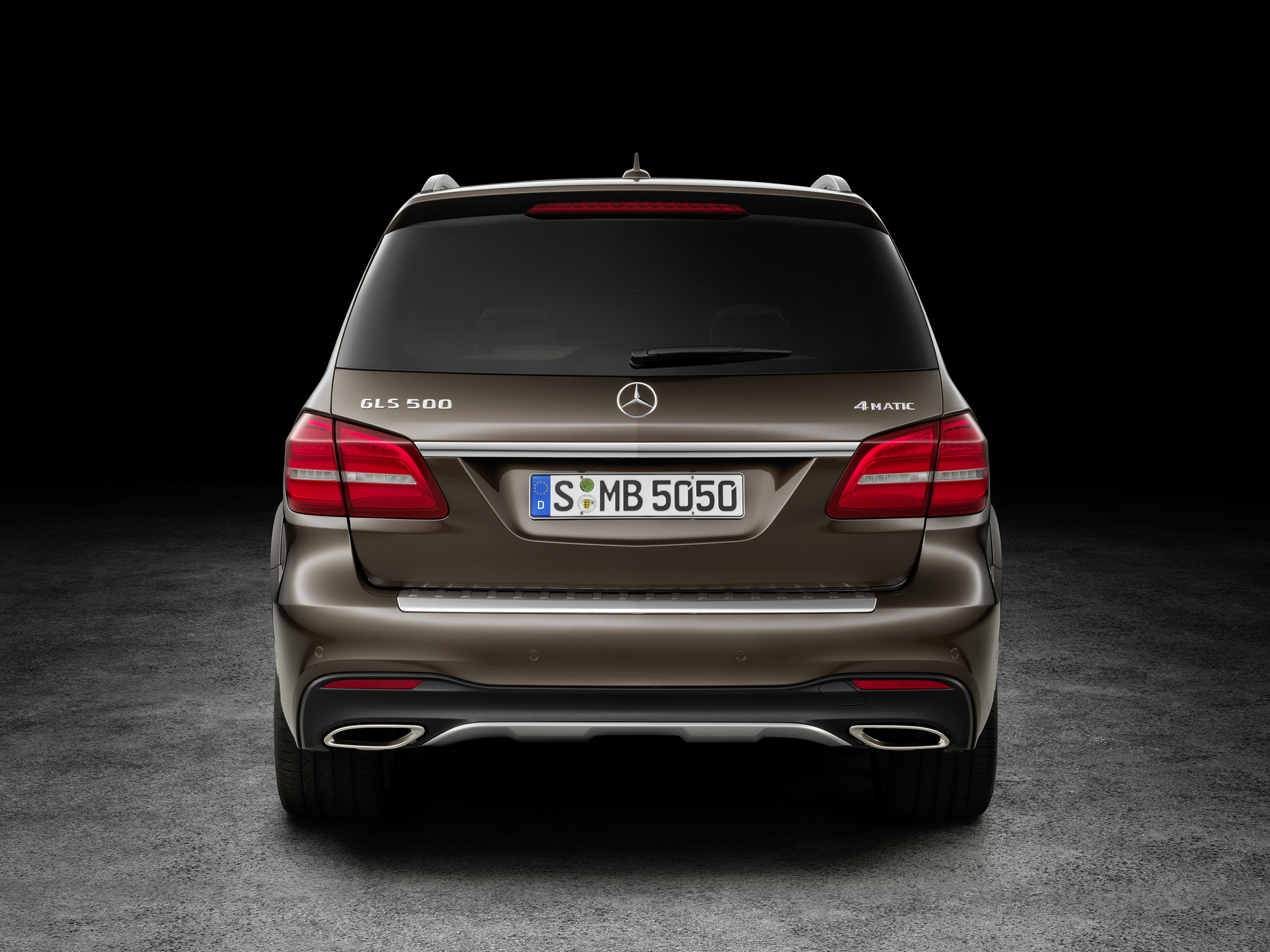 Mercedes unveils new GLS SUV
