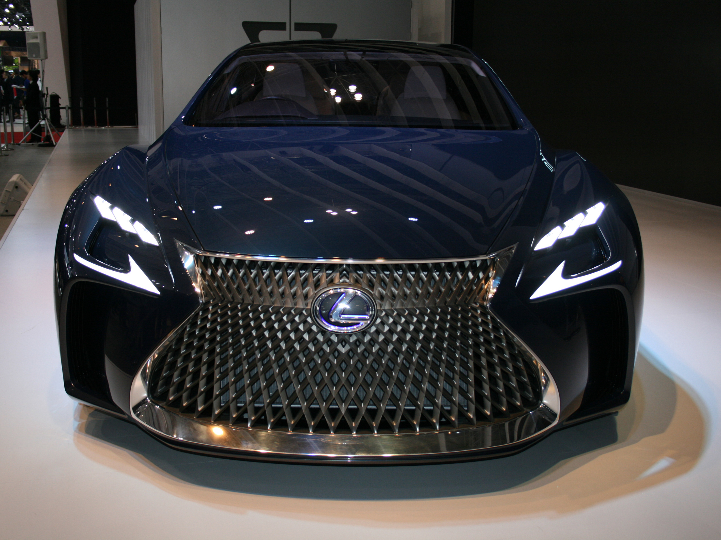 Lexus LF-FC concept revealed in Tokyo