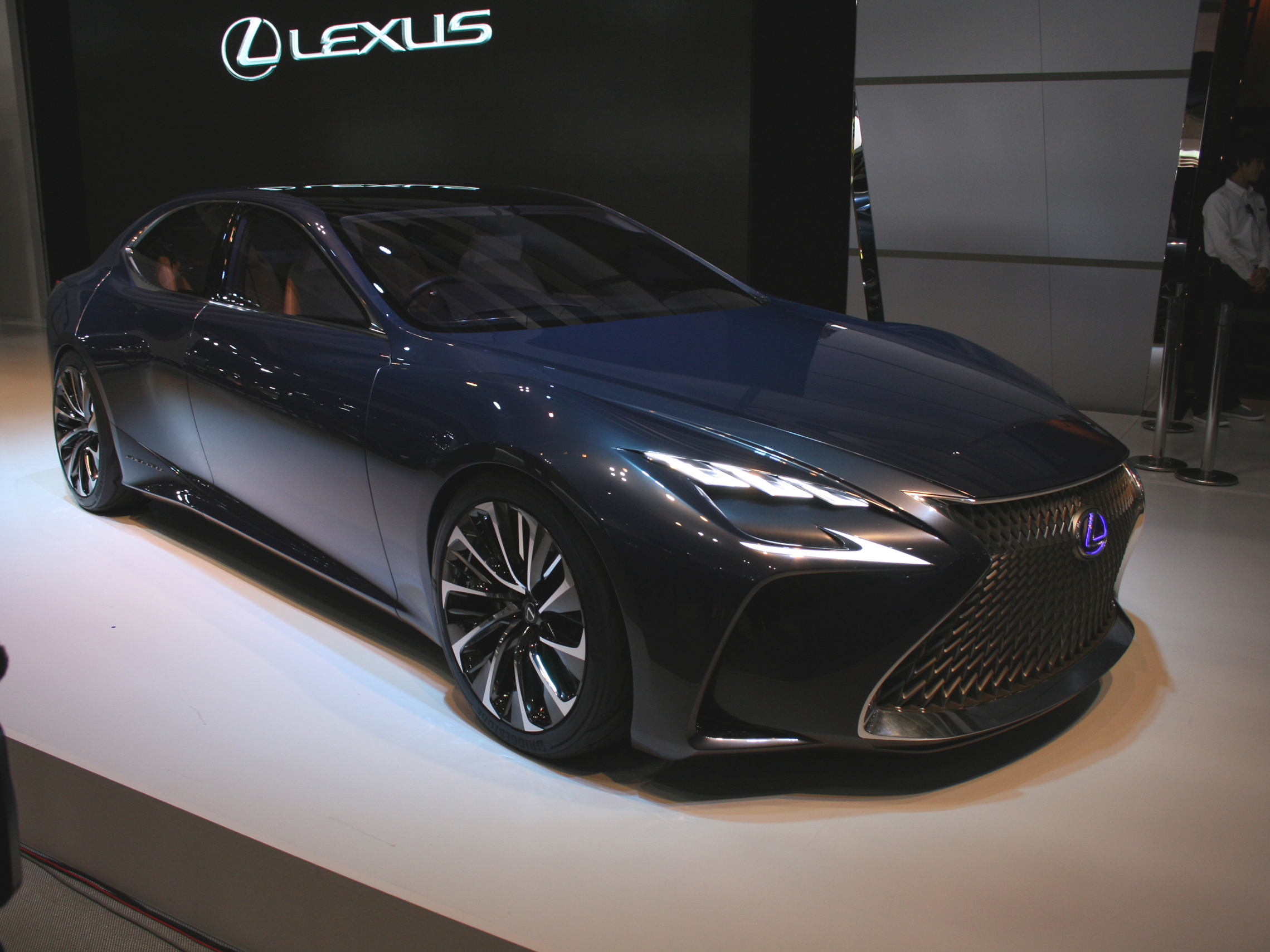 Lexus LF-FC concept revealed in Tokyo