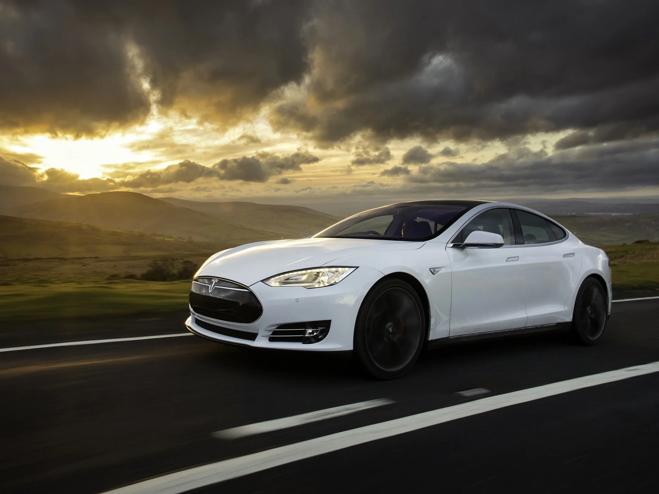 Tesla Model S Software update adds Autopilot