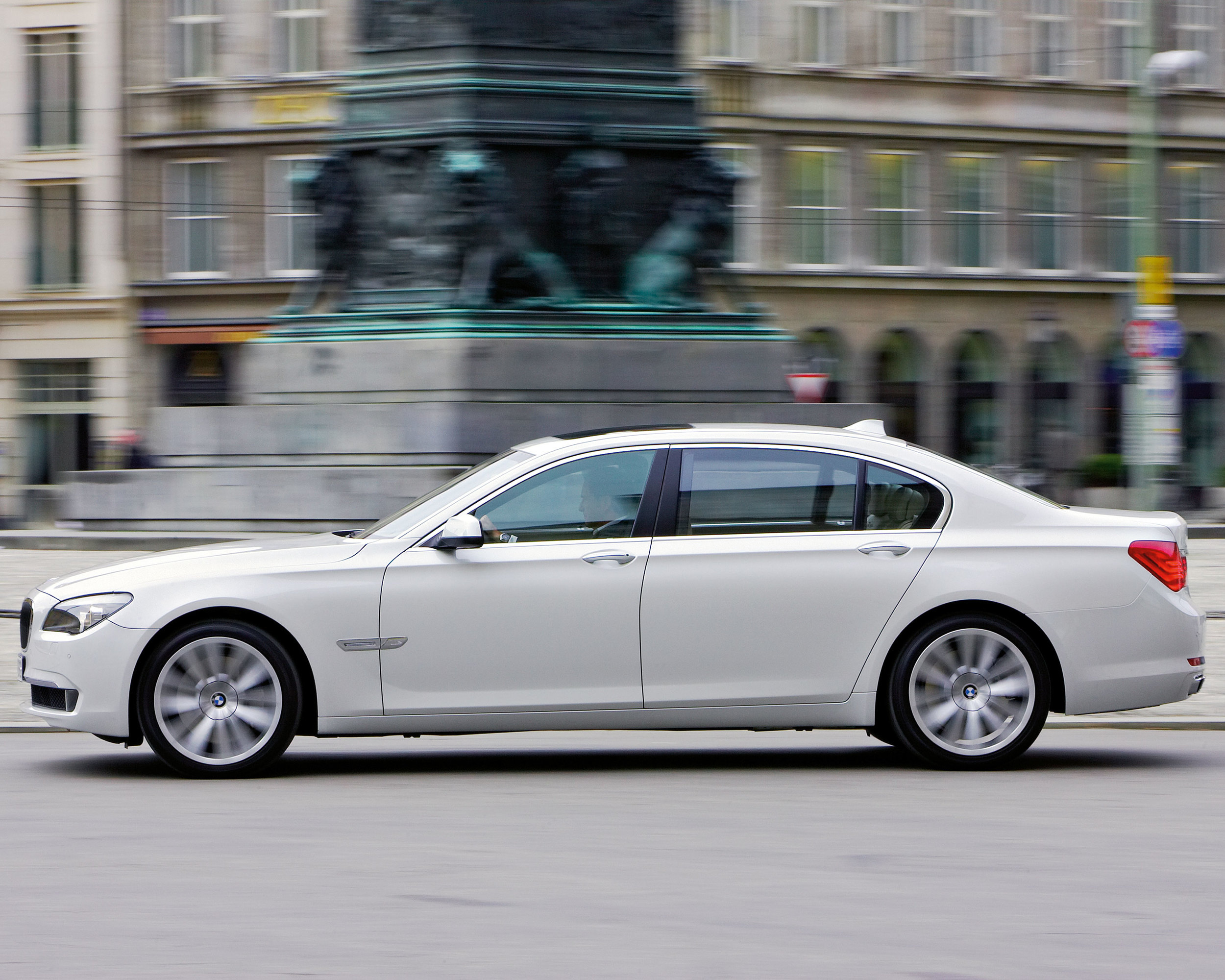 BMW 7-Series (2009-2015) 