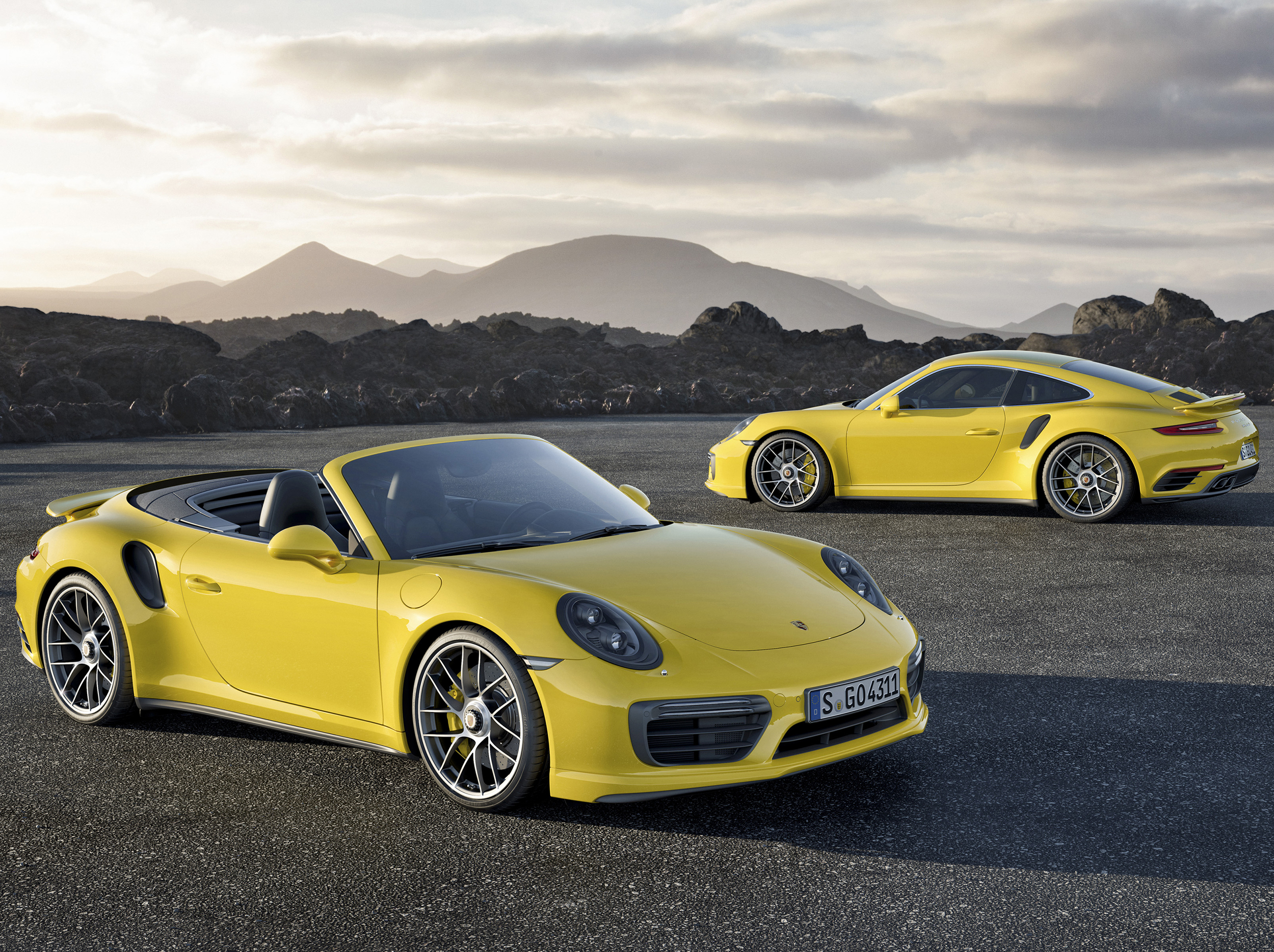 Facelifted Porsche 911 Turbo revealed
