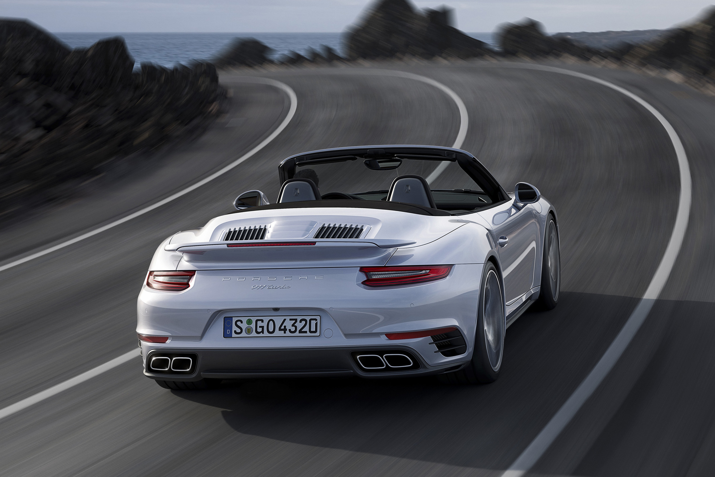 Facelifted Porsche 911 Turbo revealed