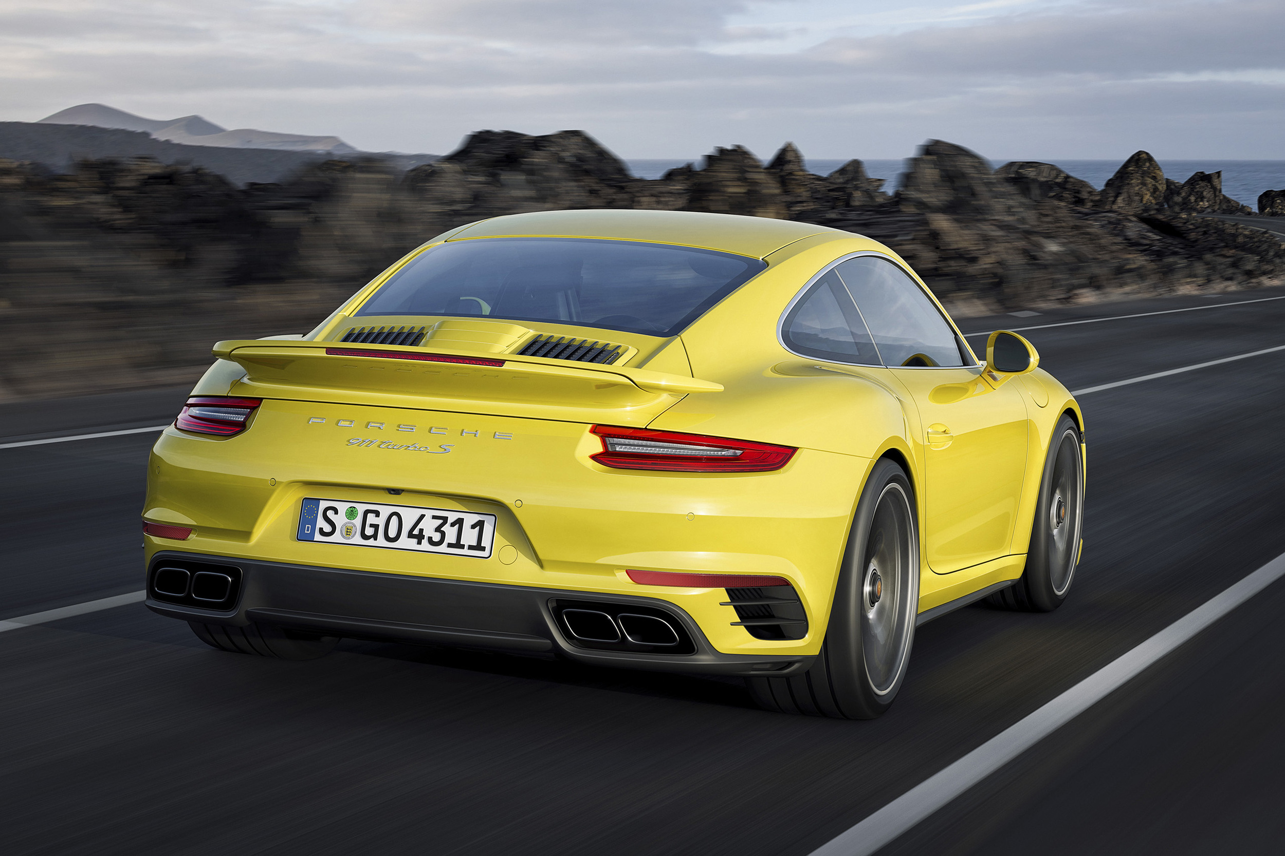 Facelifted Porsche 911 Turbo revealed