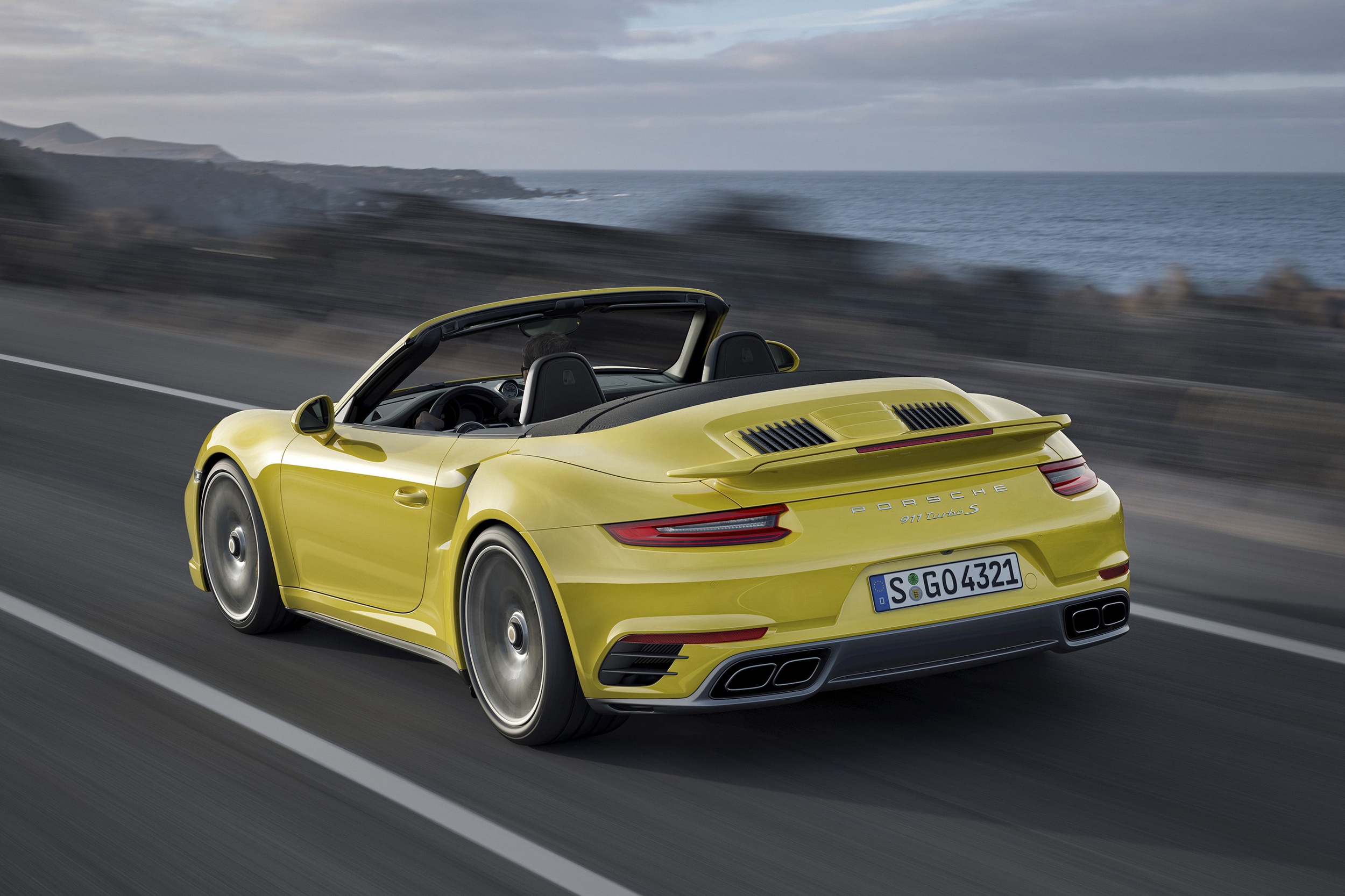 Facelifted Porsche 911 Turbo revealed