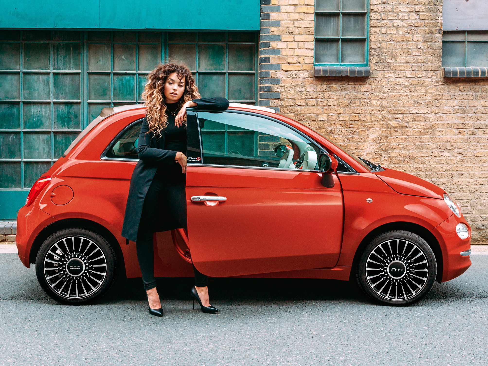 Fiat 500 to perform with Ella Eyre on stage