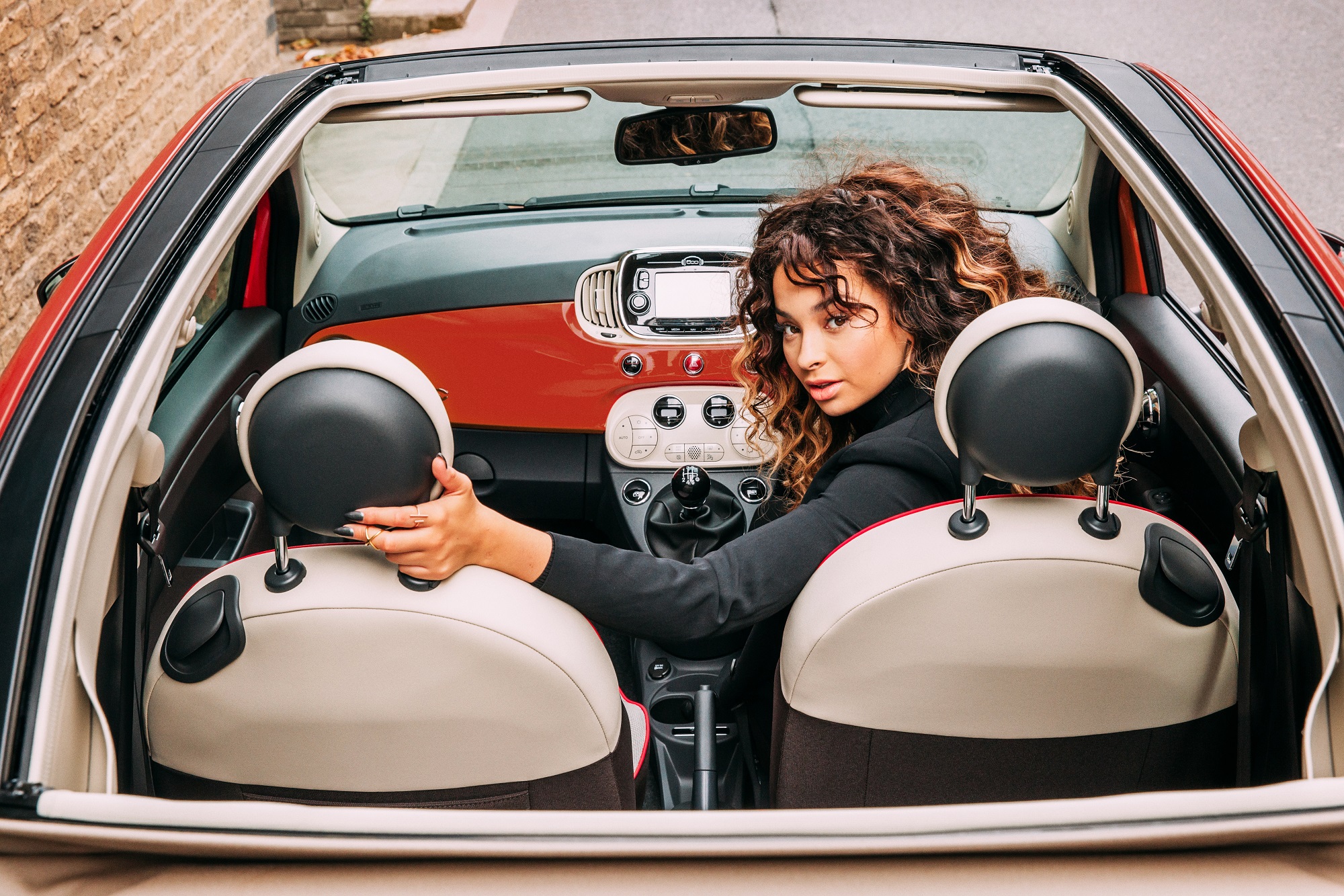Fiat 500 to perform with Ella Eyre on stage