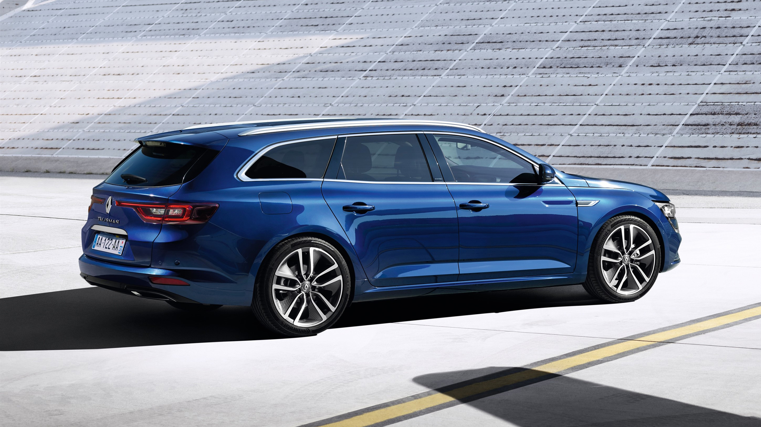 Renault reveals new Talisman Estate