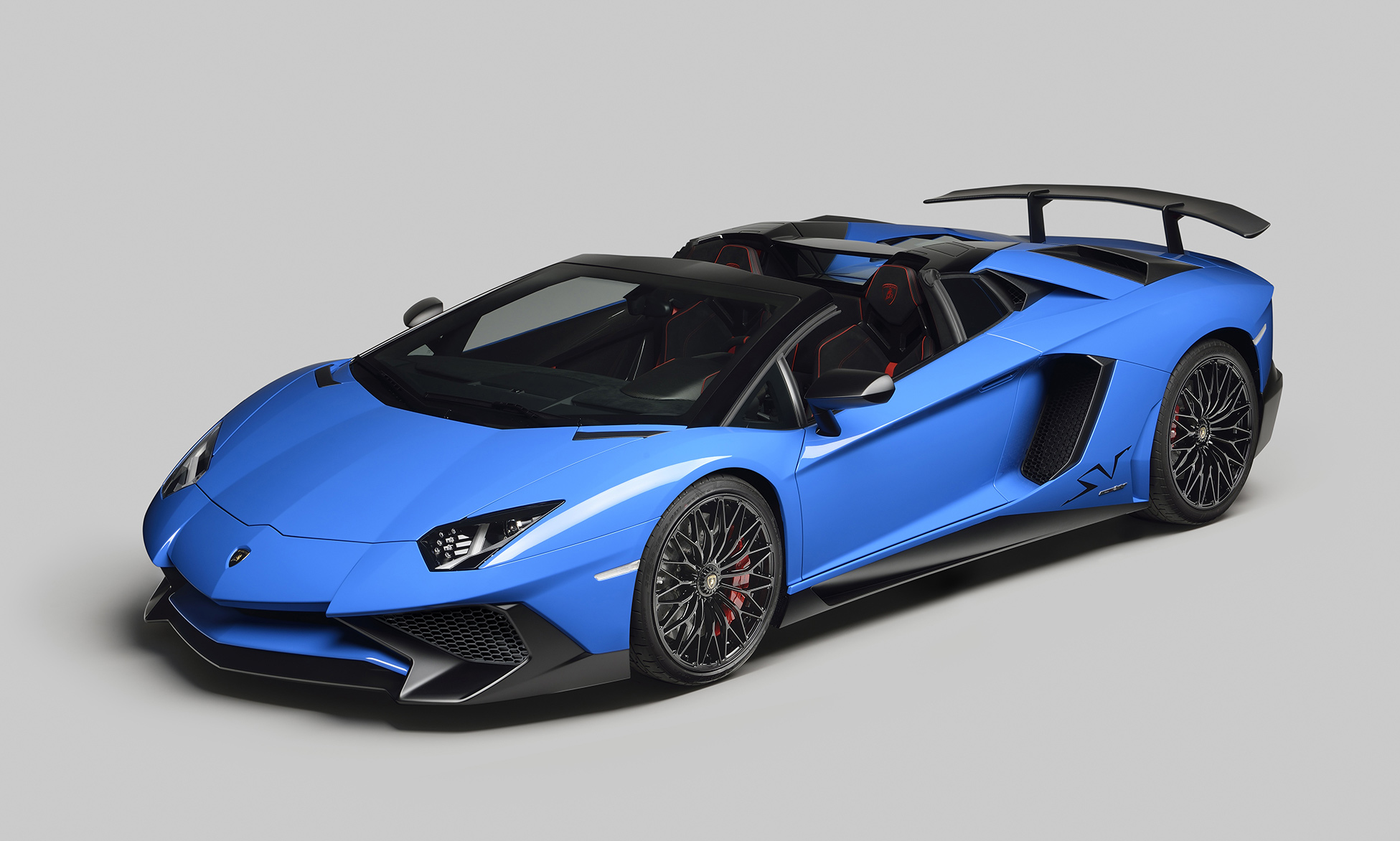 Lamborghini unveils Aventador LP 750-4 SV Roadster