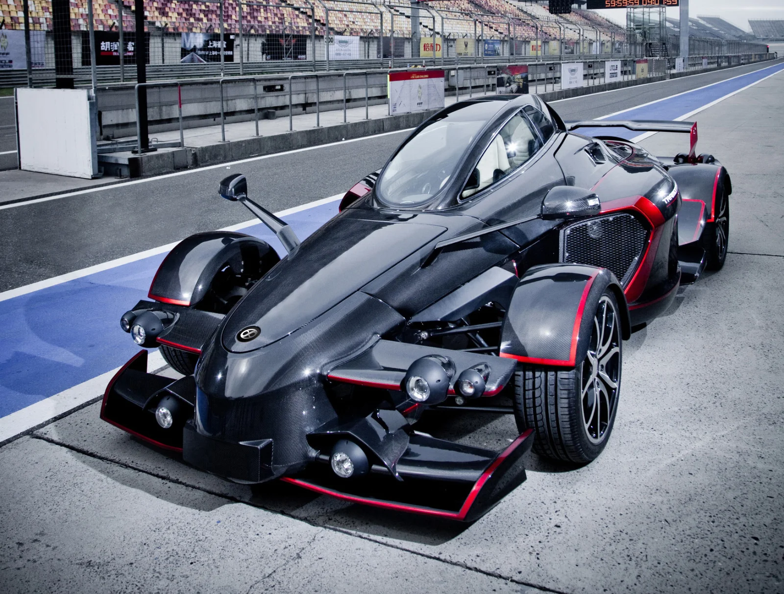 Spanish exotica set for Salon Prive