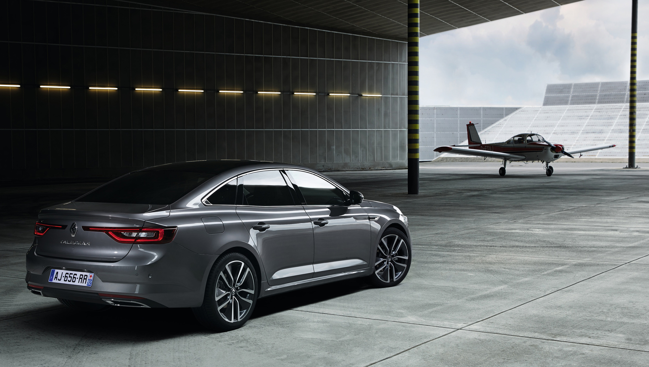 Renault reveals new Talisman saloon