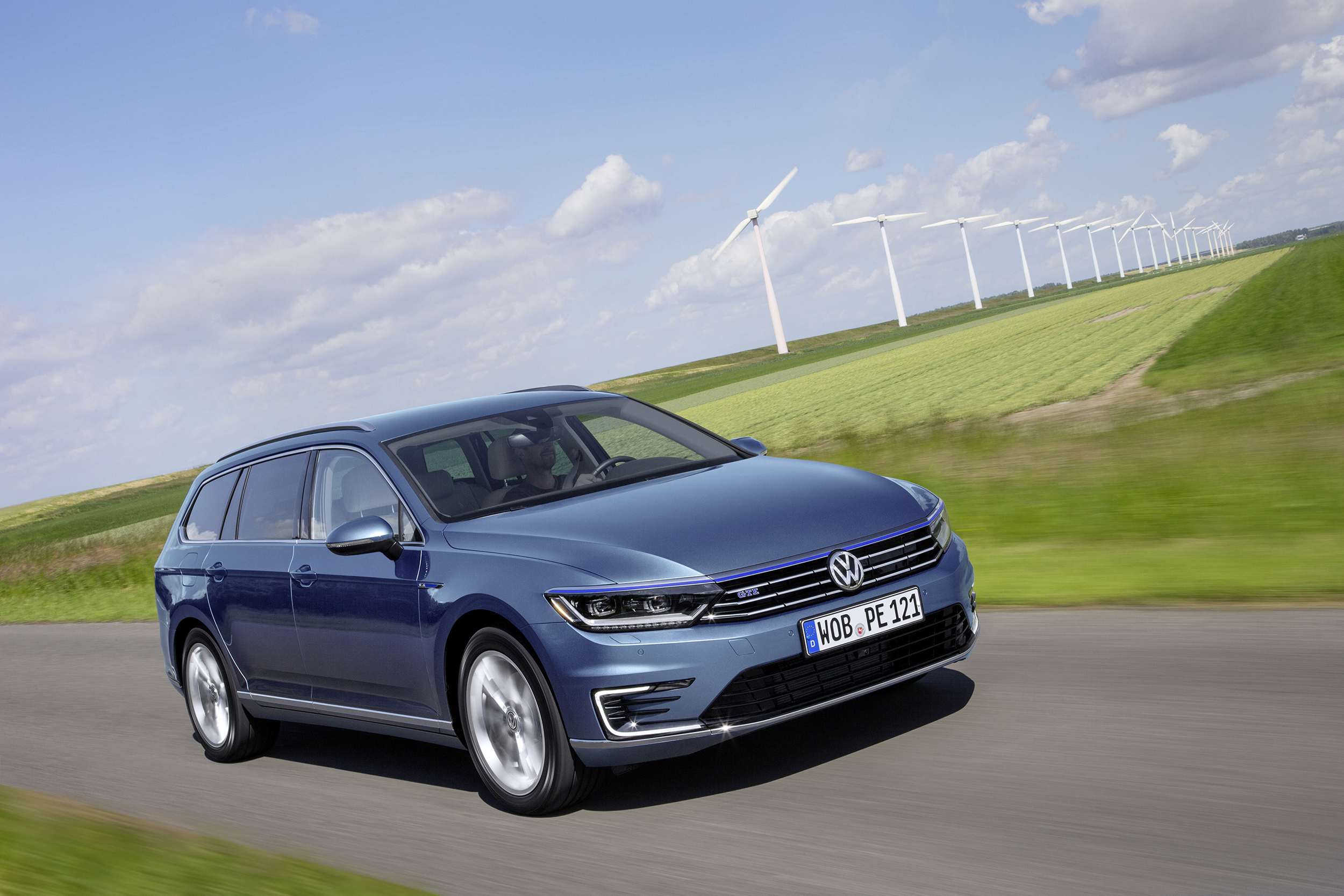 Volkswagen reveals new Passat GTE plug-in hybrid