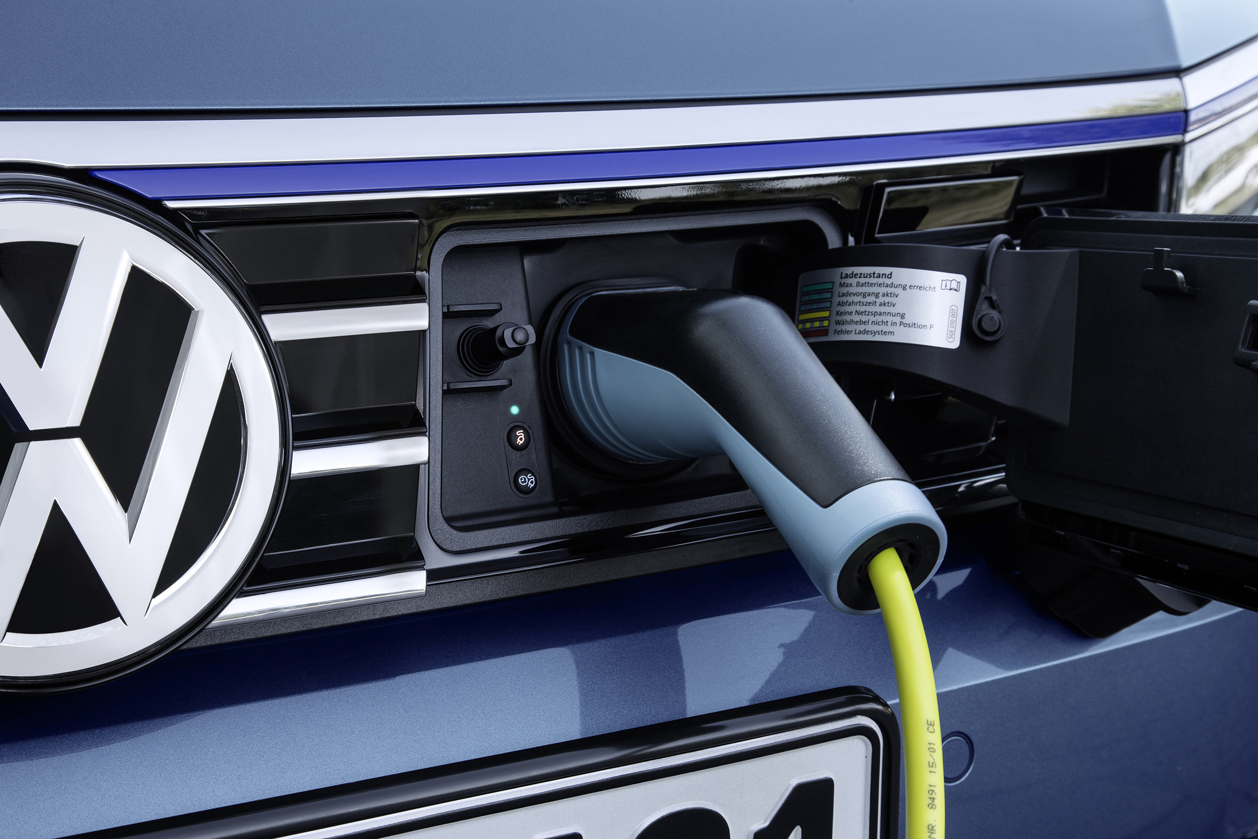 Volkswagen reveals new Passat GTE plug-in hybrid