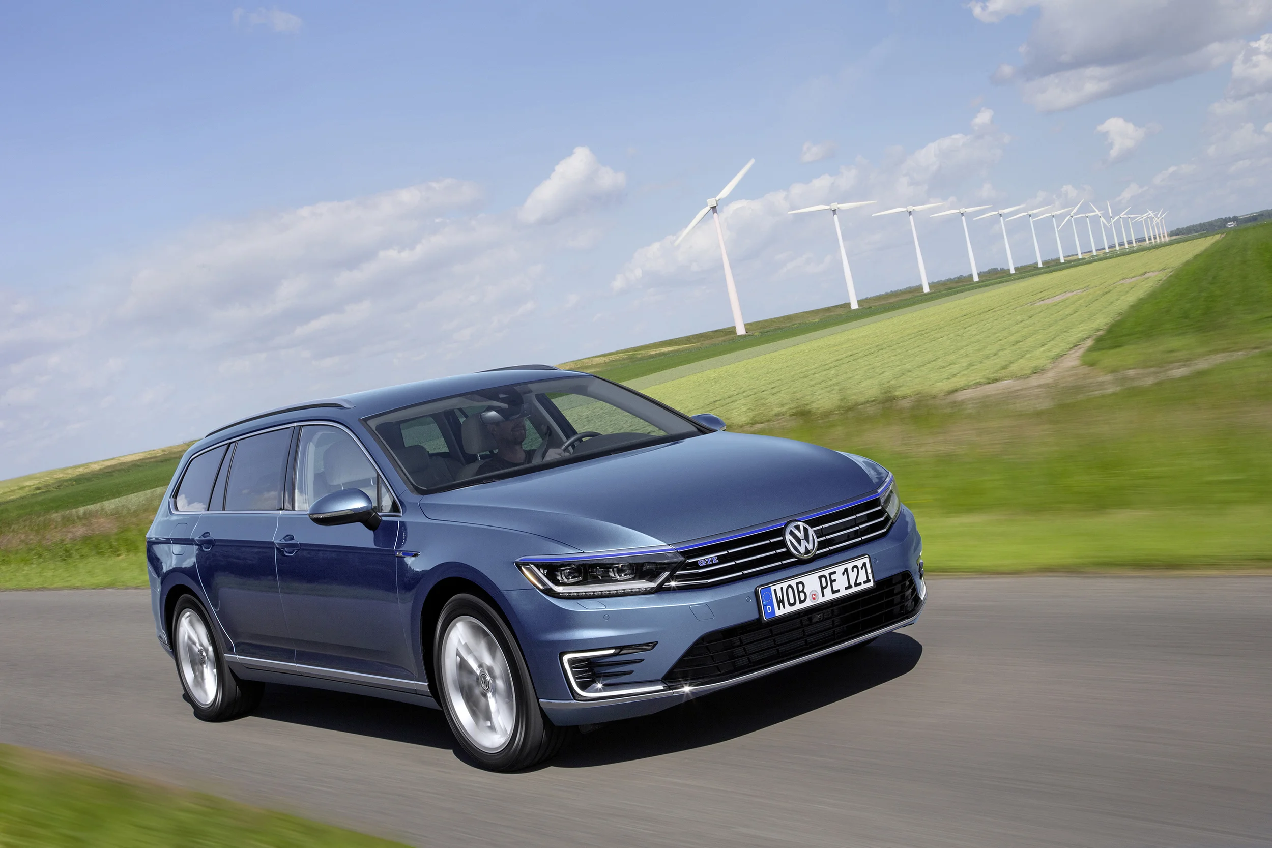 Volkswagen reveals new Passat GTE plug-in hybrid