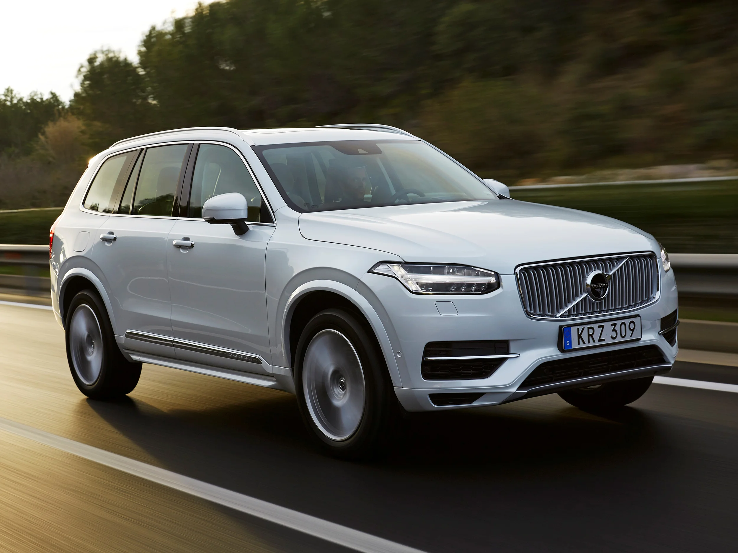 Volvo hybrid XC90 qualifies for UK plug-in grant