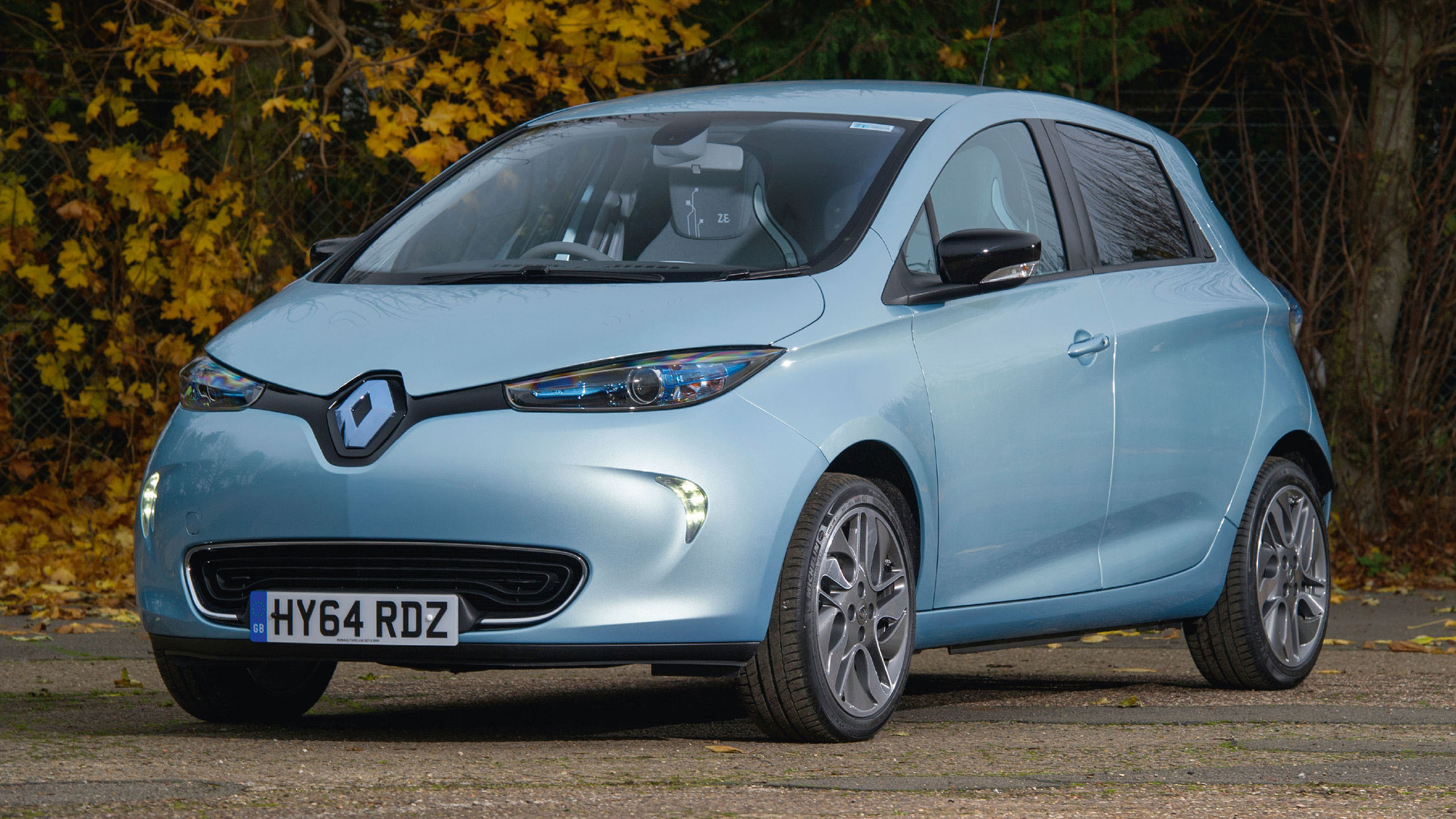 Renault ZOE now includes free domestic charging-box