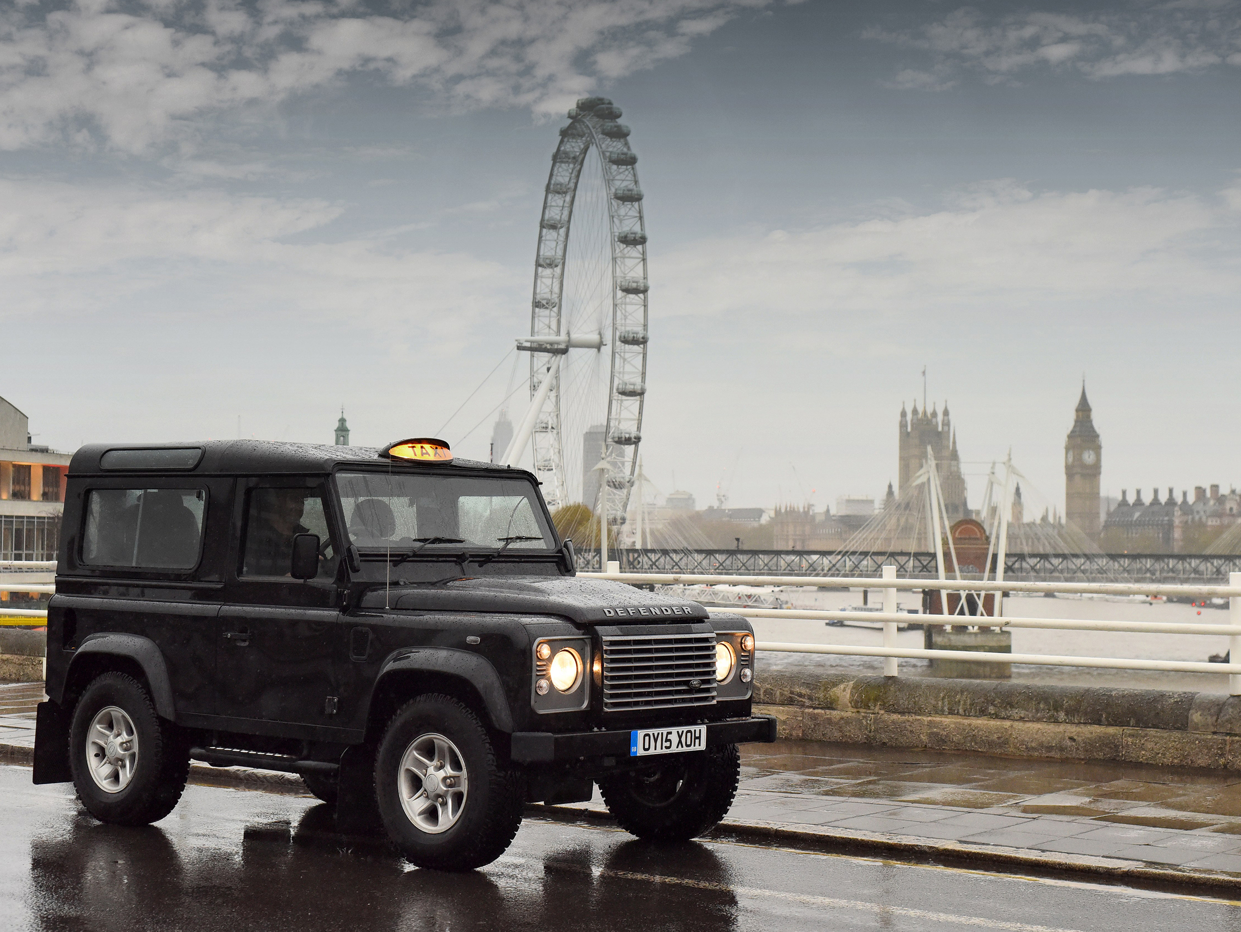 Land Rover 'taxi' tackles streets of London