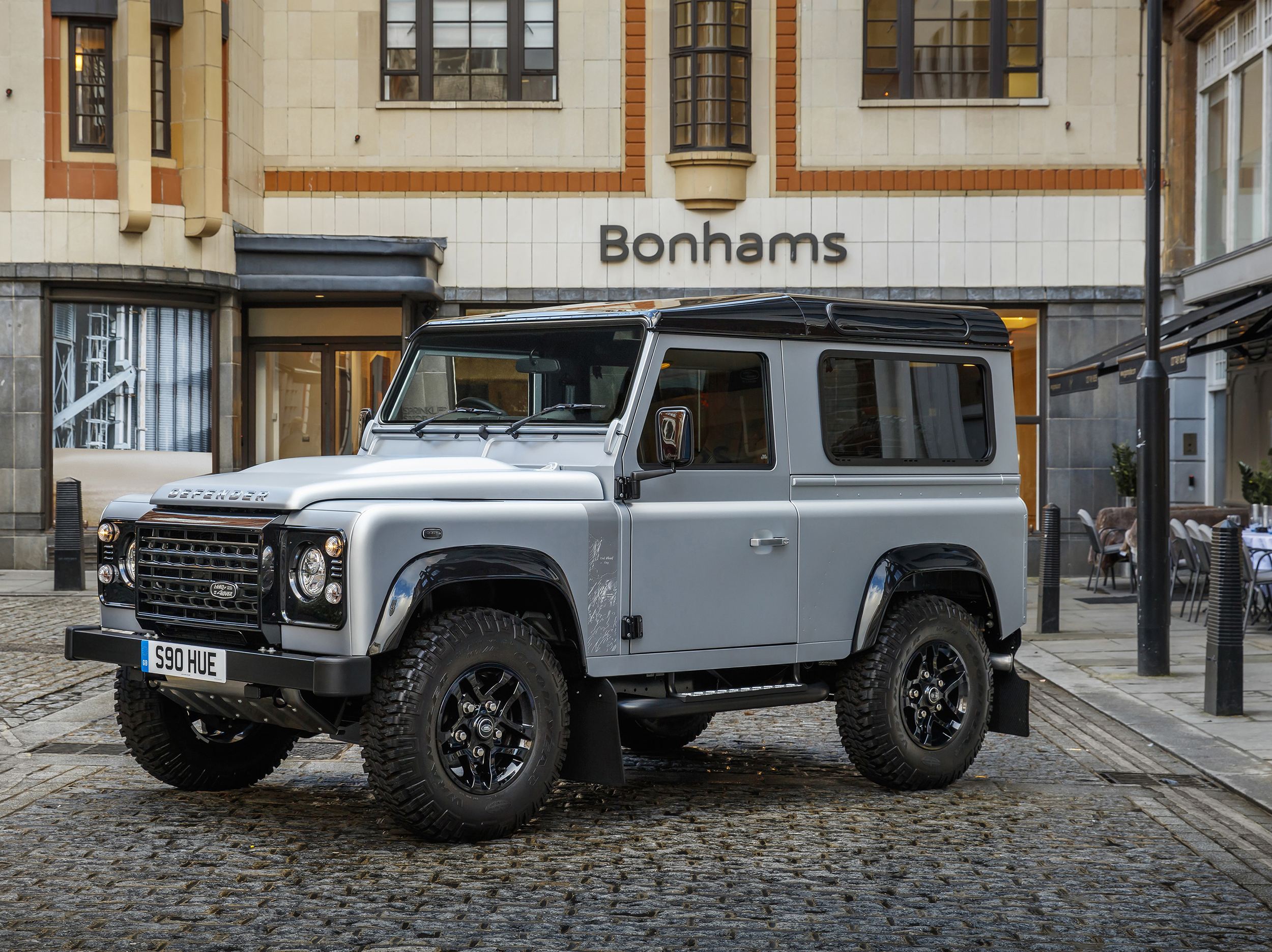 Land Rover 'taxi' tackles streets of London