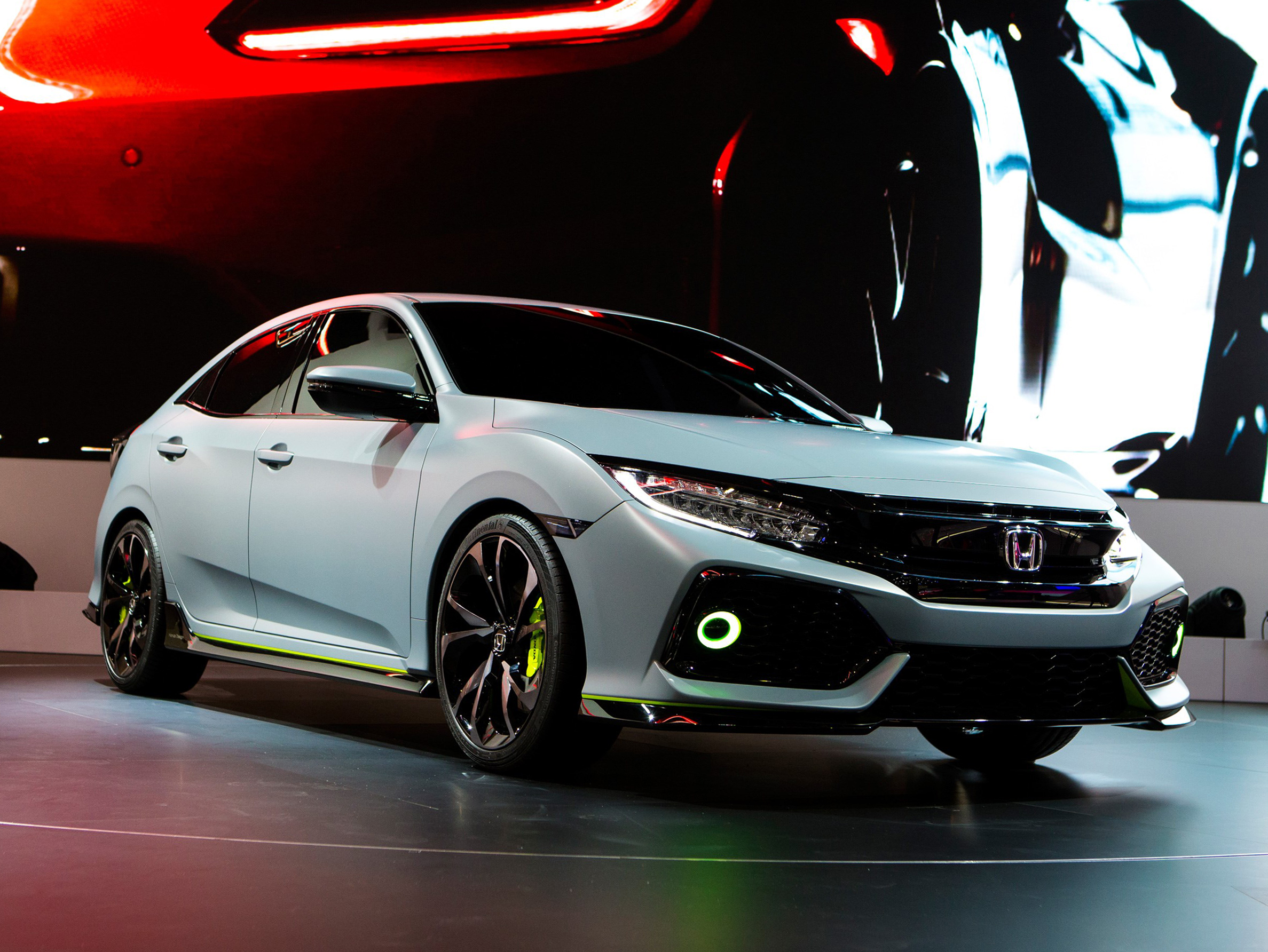 71932_Civic_Hatchback_Prototype_at_Geneva_Motor_Show_2016.jpg