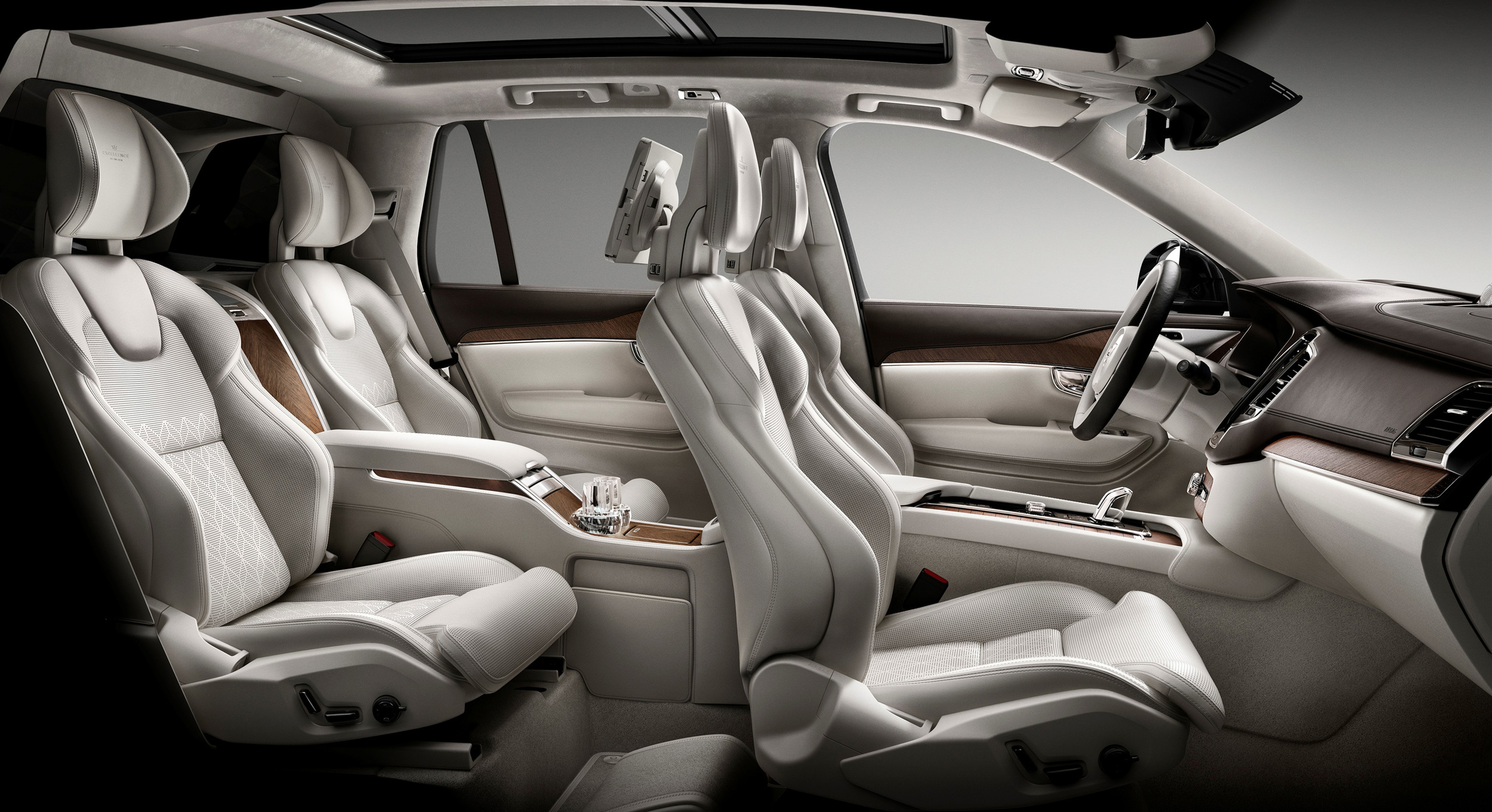 161229_Volvo_XC90_Excellence_interior.jpg