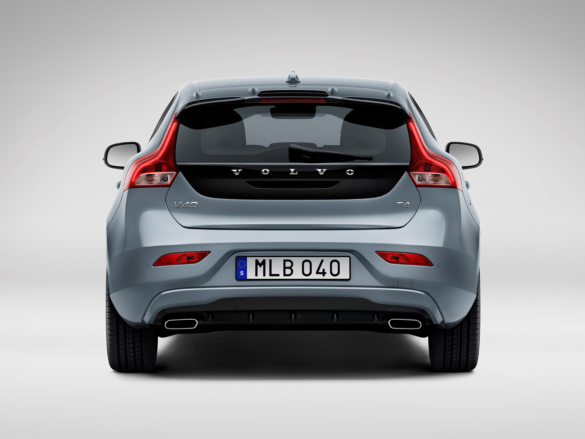 179483_Volvo_V40_Momentum_Studio_Rear.jpg