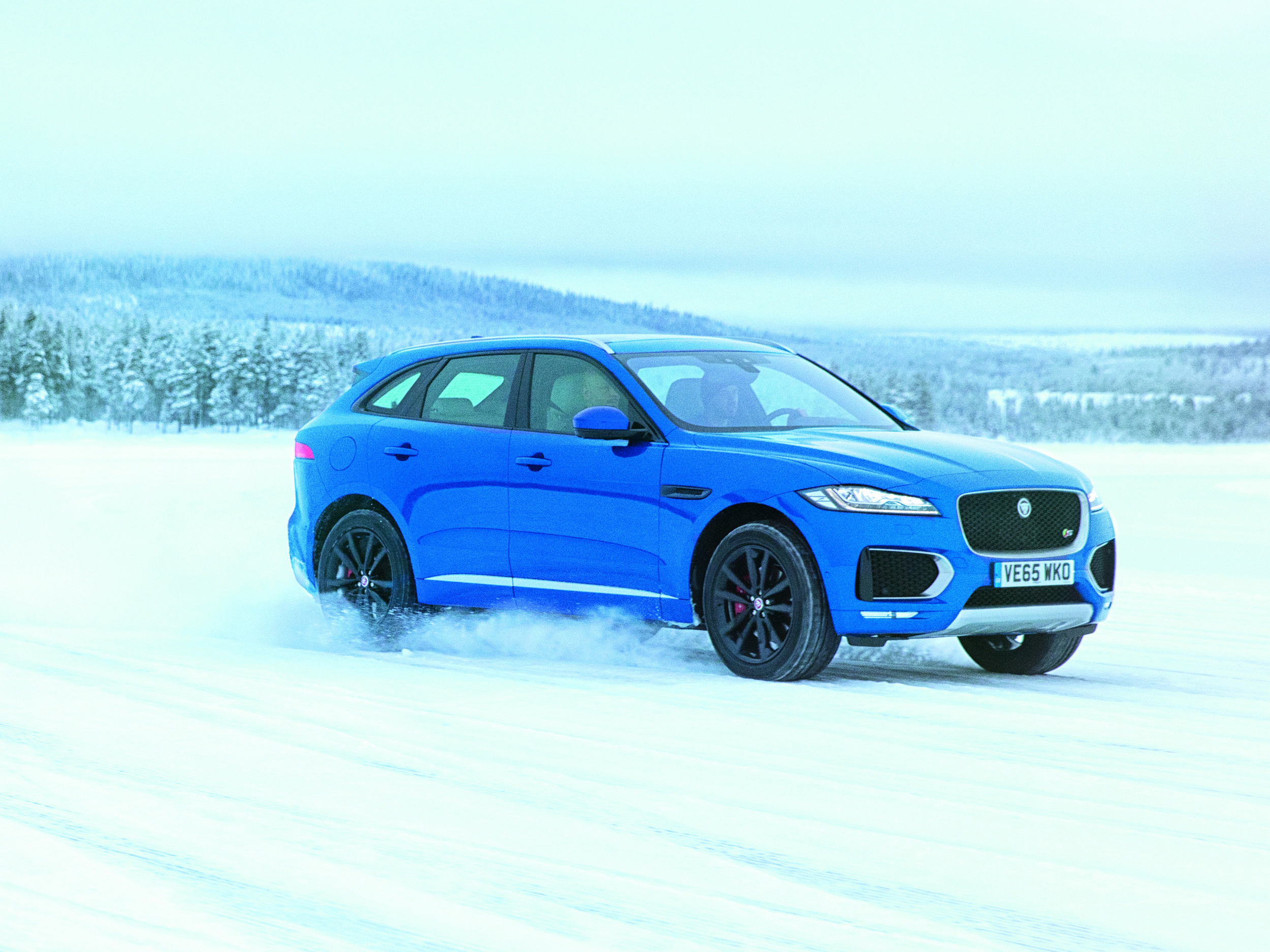 JAGUAR_JM_02_F-PACE.jpg
