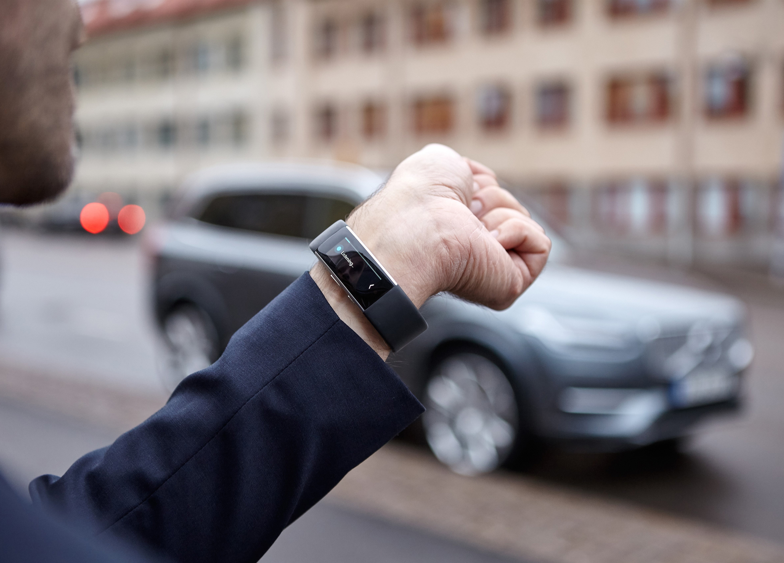 172212_Volvo_Microsoft_Band_2.jpg