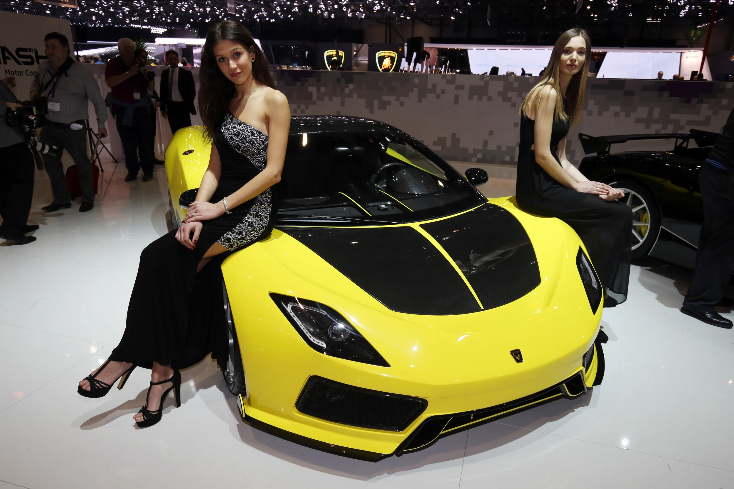 VIDEO: Arash AF8 supercar revealed 