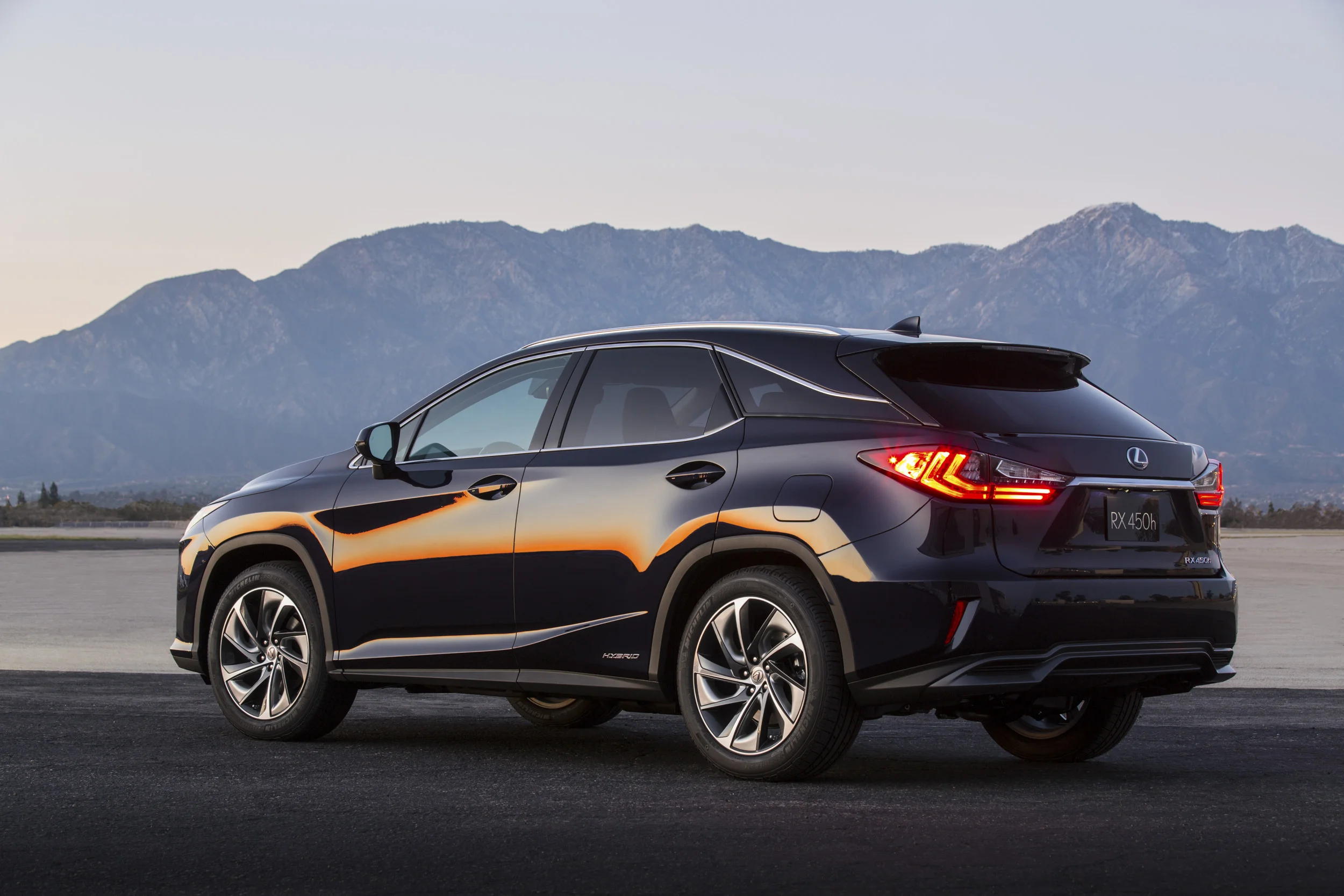 LEXUS_RX_450h_EXT_07.JPG