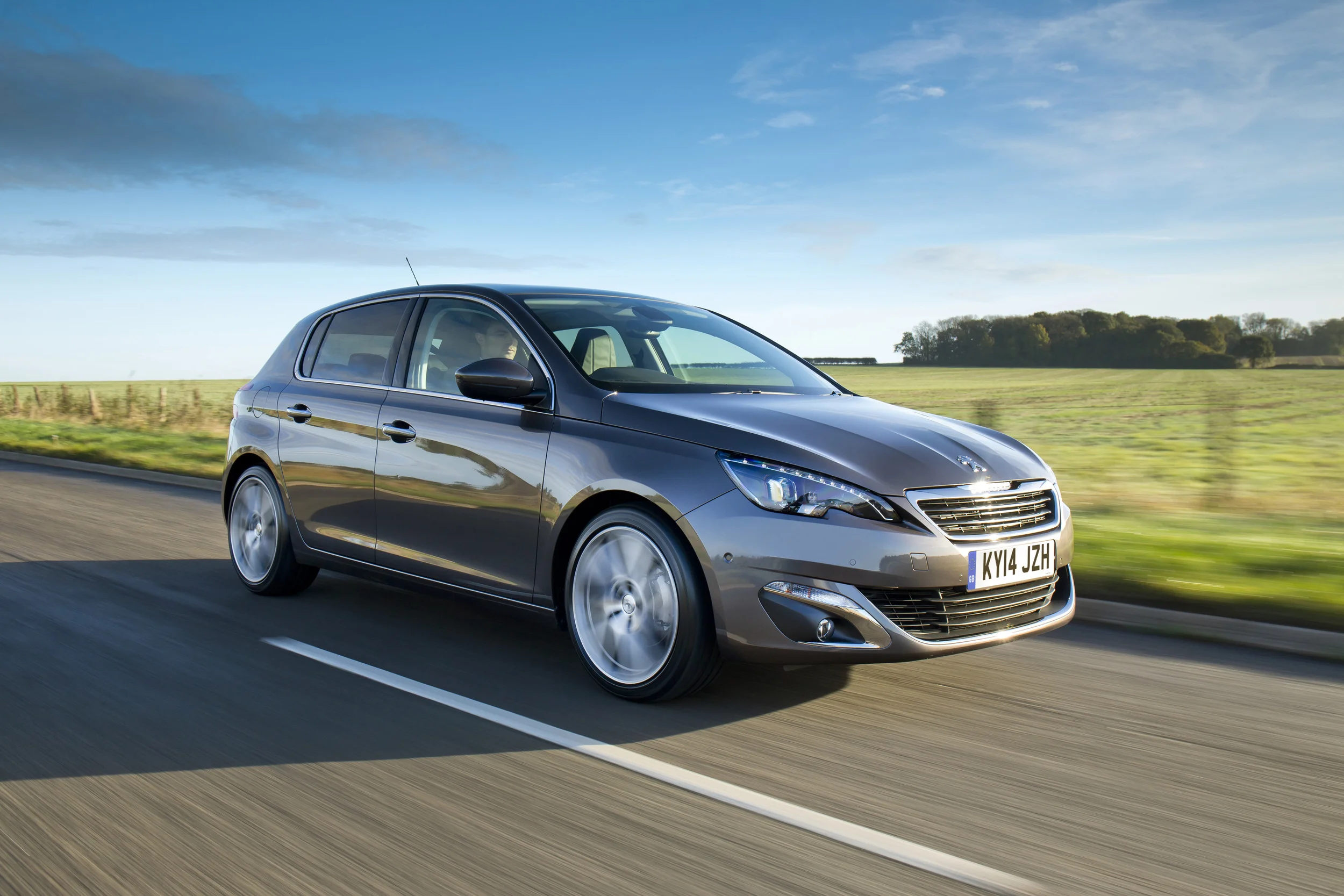 VIDEO: Peugeot 308 wins COTY 2014