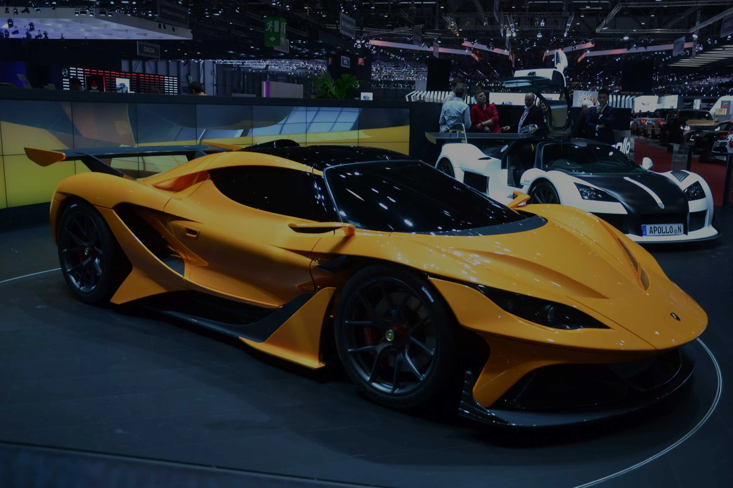 gumpert-geneva-dark.jpg