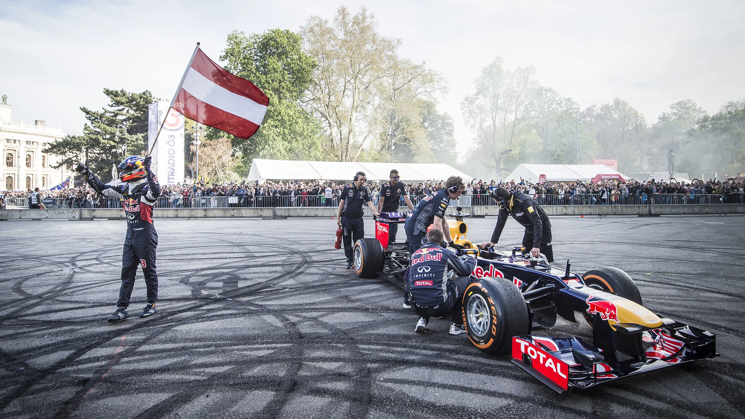 VIDEO: Red Bull entertain crowds in Vienna
