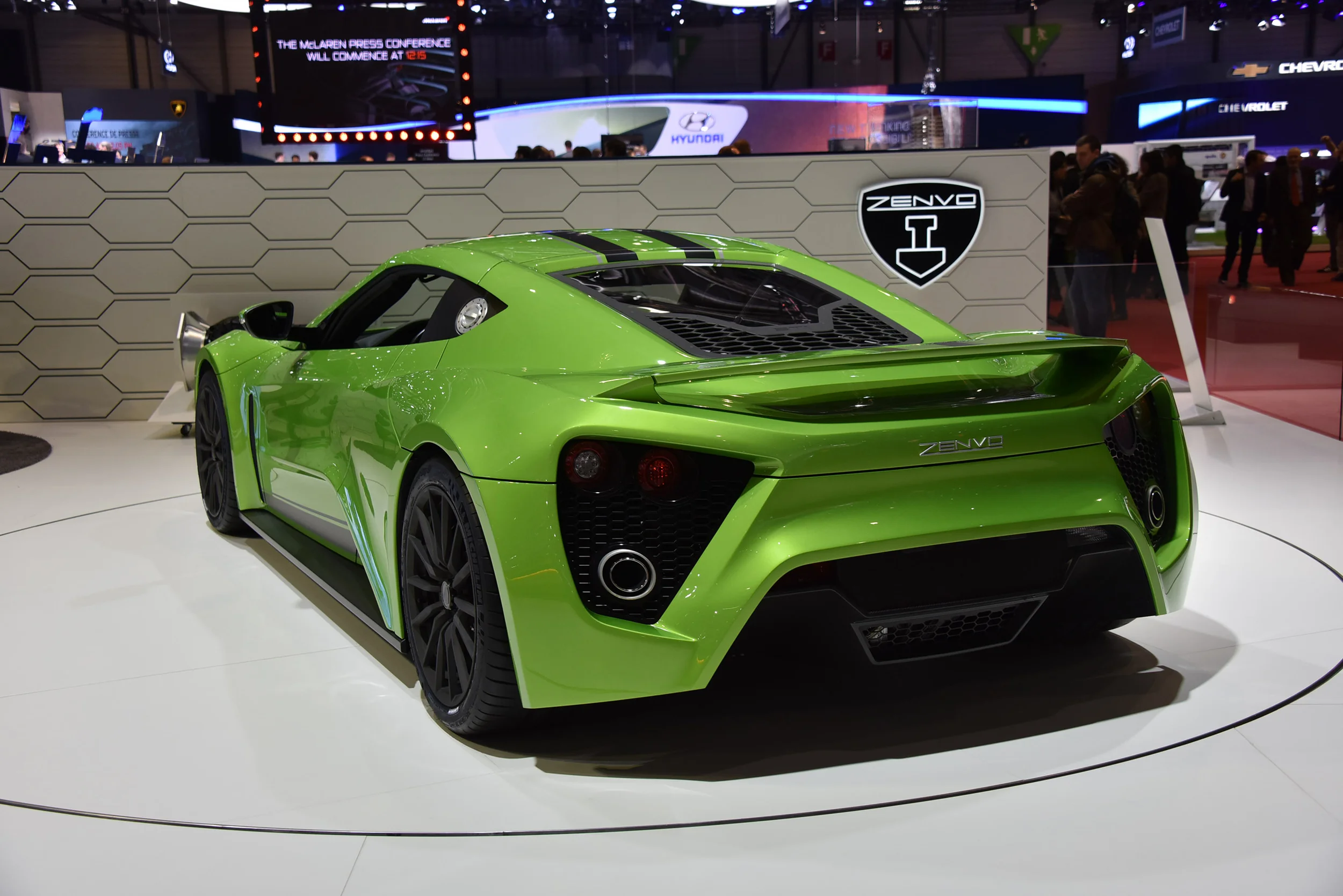 VIDEO: Supercars of Geneva 2015 : Porsche 911 GT3 RS, Audi R8, Zenvo ST1 