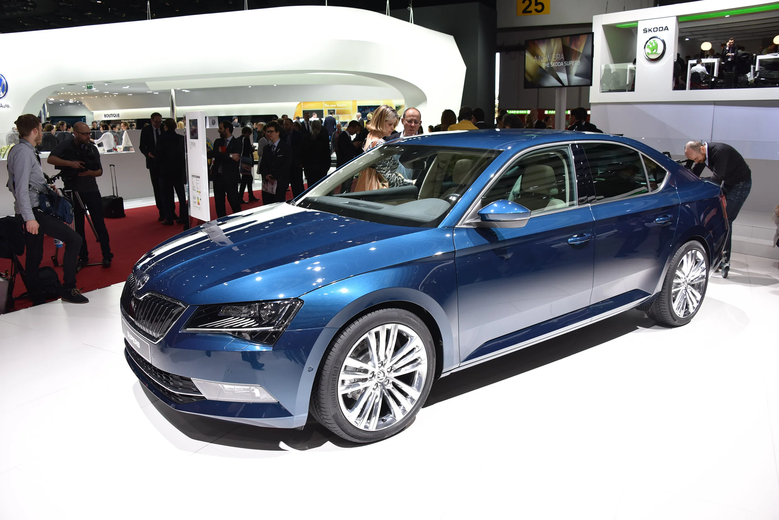 VIDEO: Skoda reveals new flagship Superb